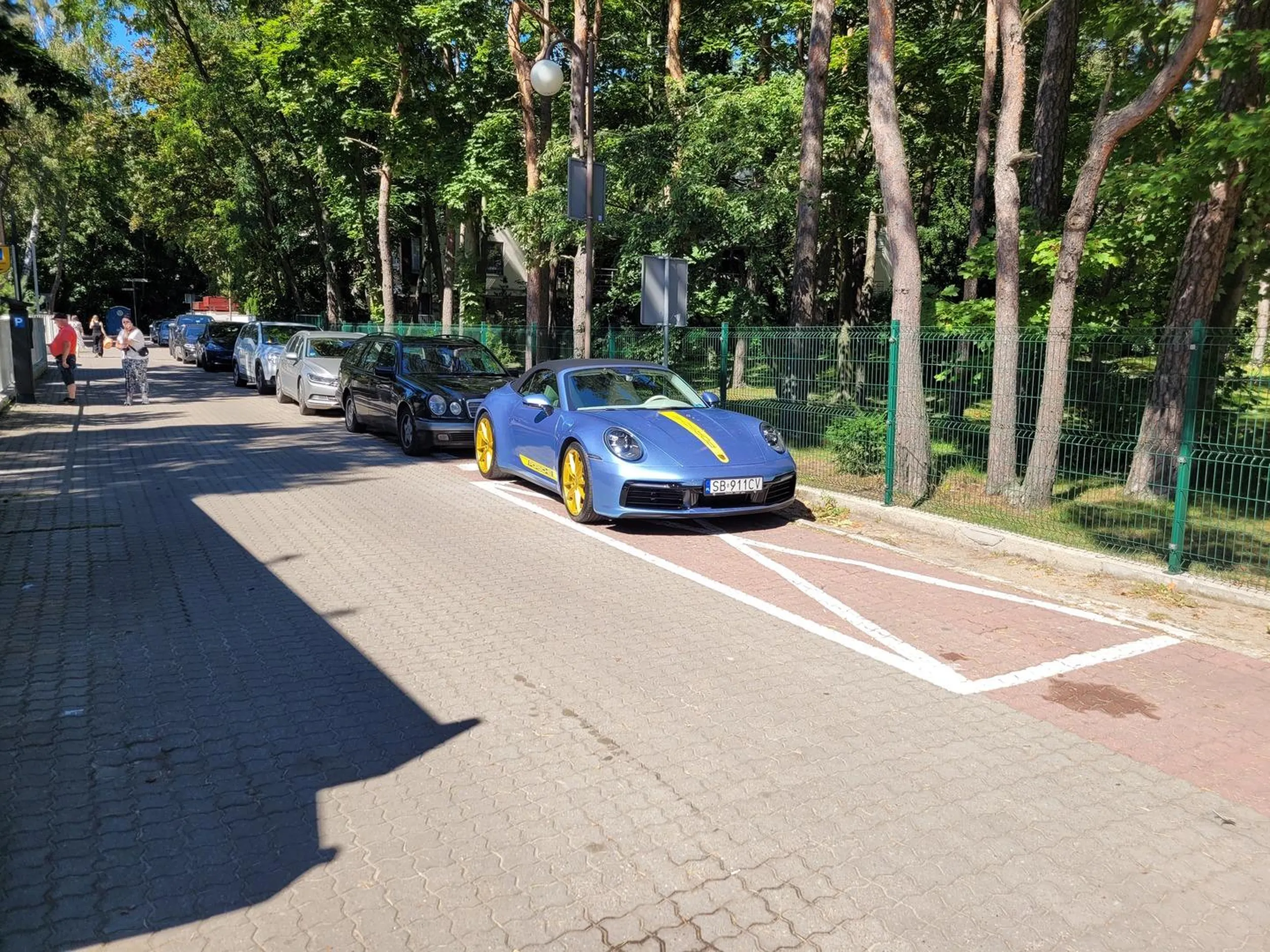 Koperta ? Ale jaki problem ?!? Sprzedałem hotele mam apartamenty będę stawał gdzie mi się podoba