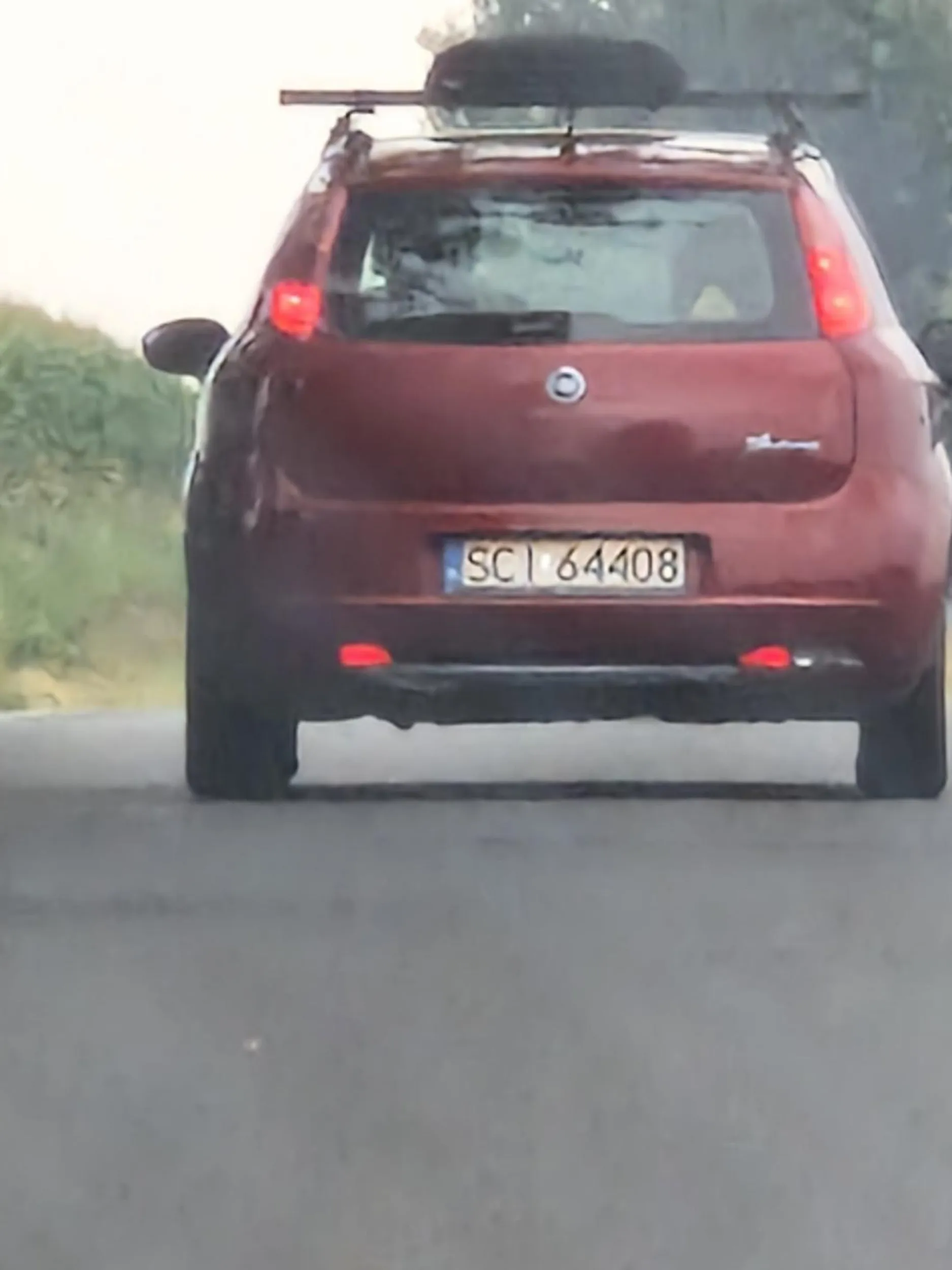 Jedzie jak ciota, chyba ma wylew