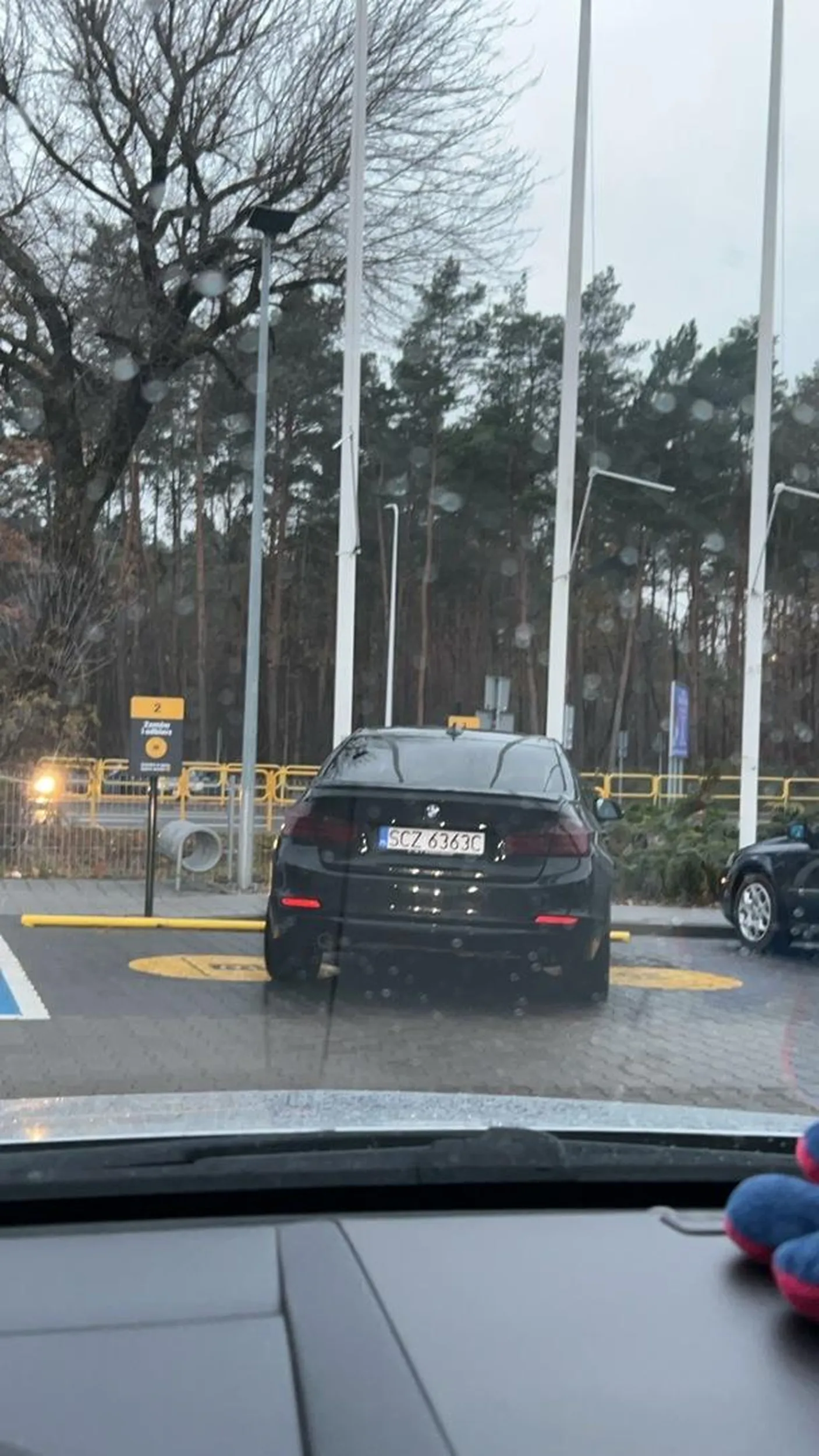 Mistrz parkowania. Kierowca BMW zbyt się poczuł