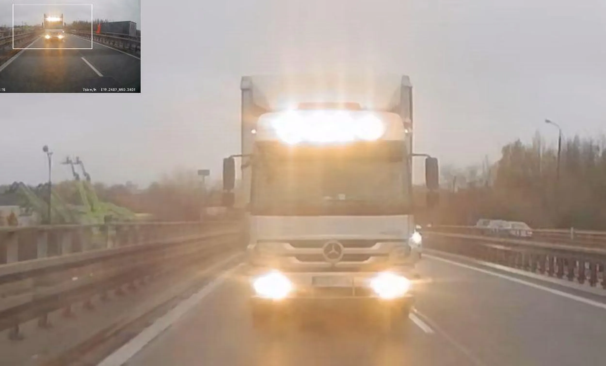 nie polecam kierowcy- mruga długimi na prawidłowo jadące auta