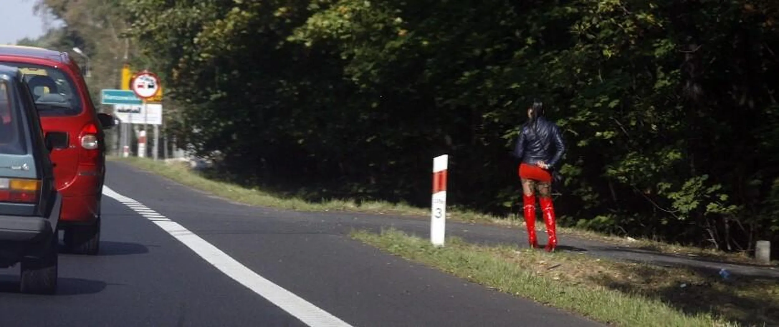 Samochod przedemna z tymi rejestracjami skrecil w prawo na zjazd .Niewiem czy tam czy dalej ale jaja .