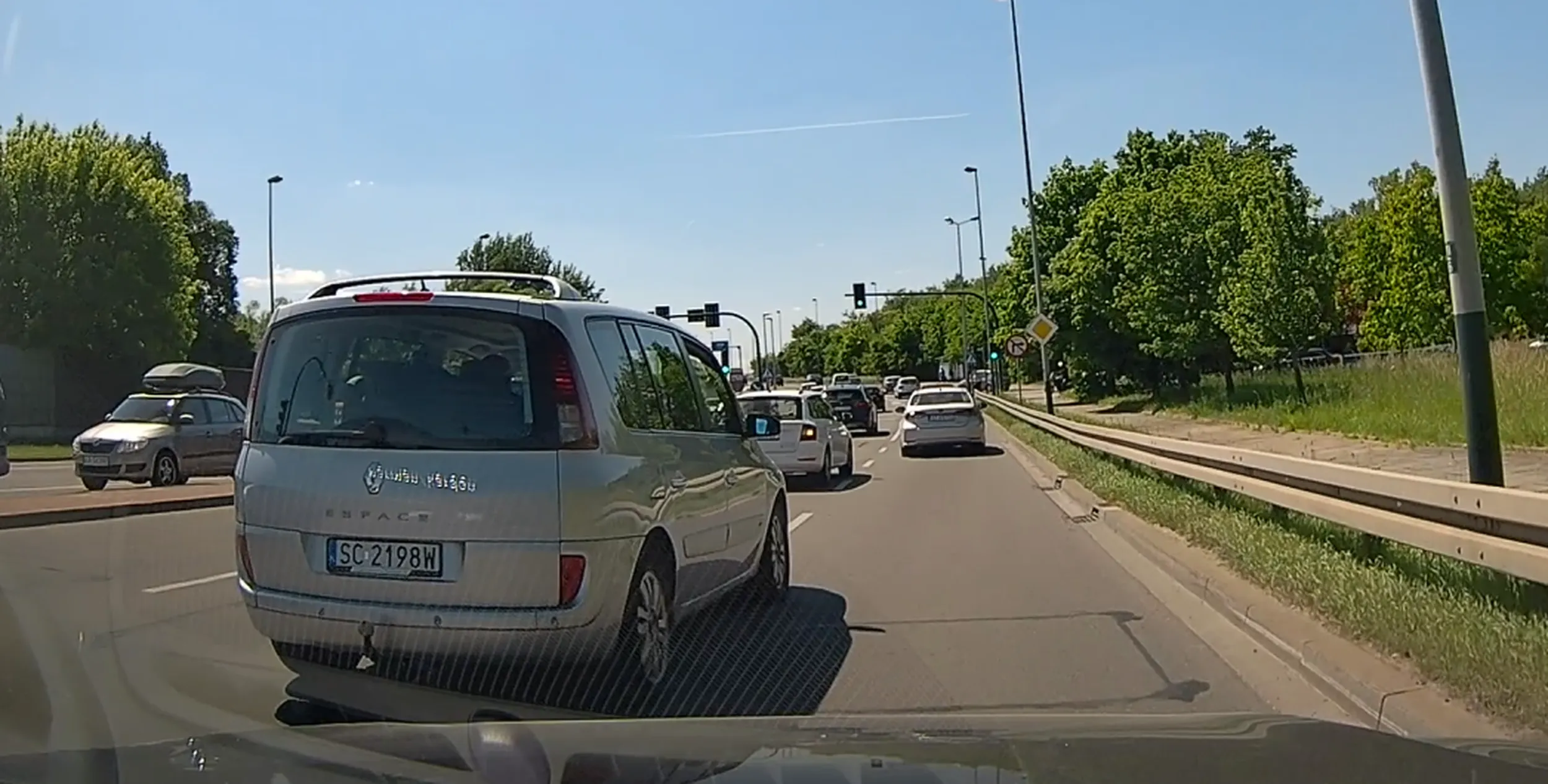 Oho, widzę nie pierwsza taka akcja wymuszania xd Gościu nie umie dodatkowo na suwak jeździć XD