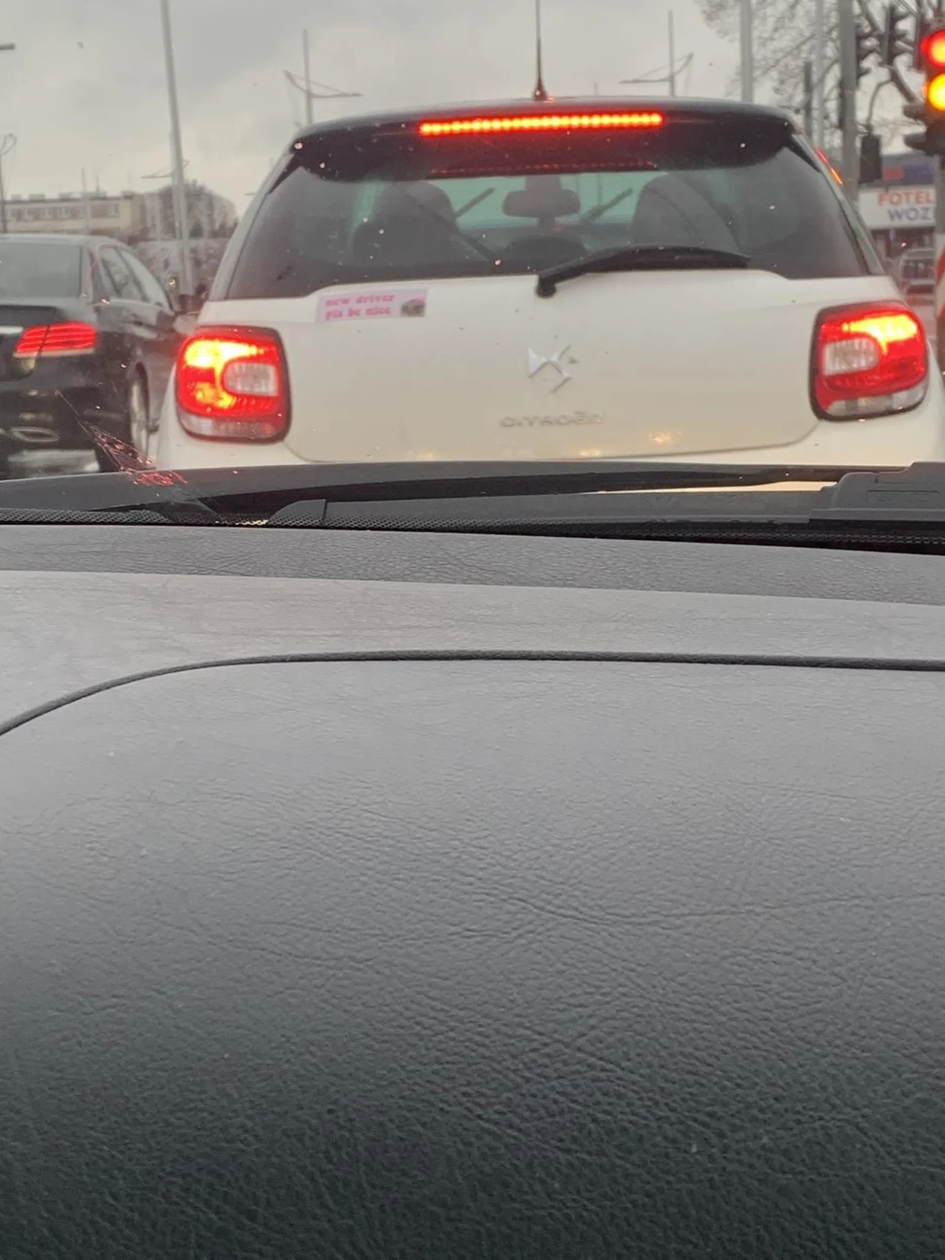 bardzo dobry kierowca elegancko jezdzi