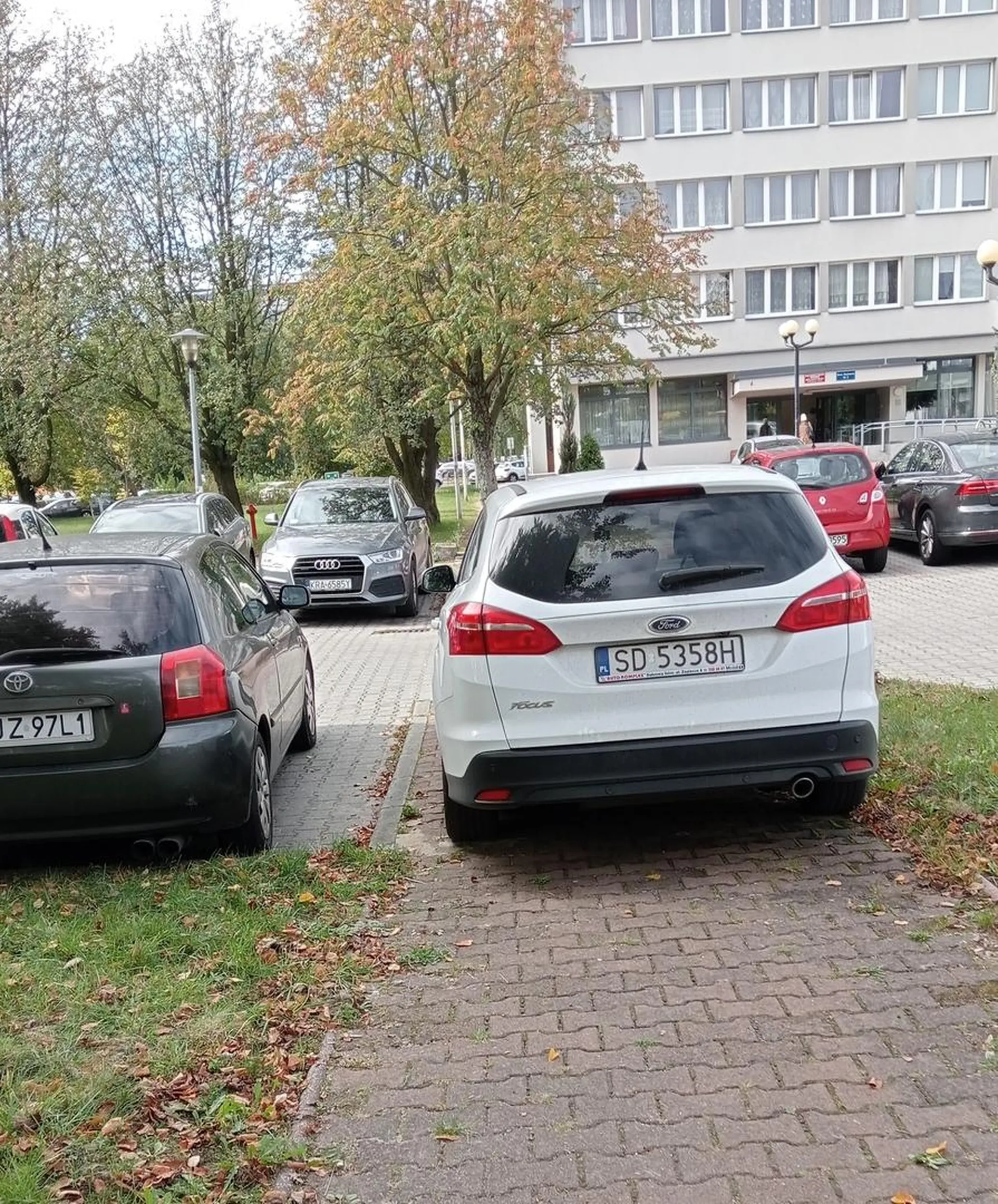 Chodnik w stronę szpitala..