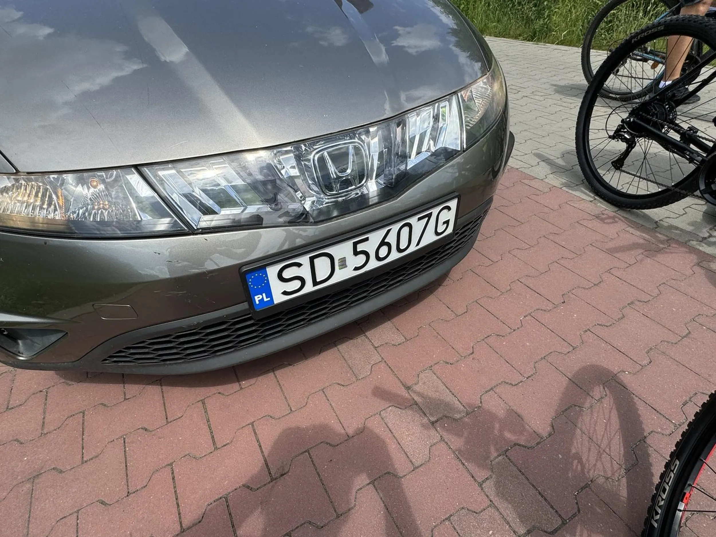 Pan zapinkala po ścieżce dla rowerów. Brawo