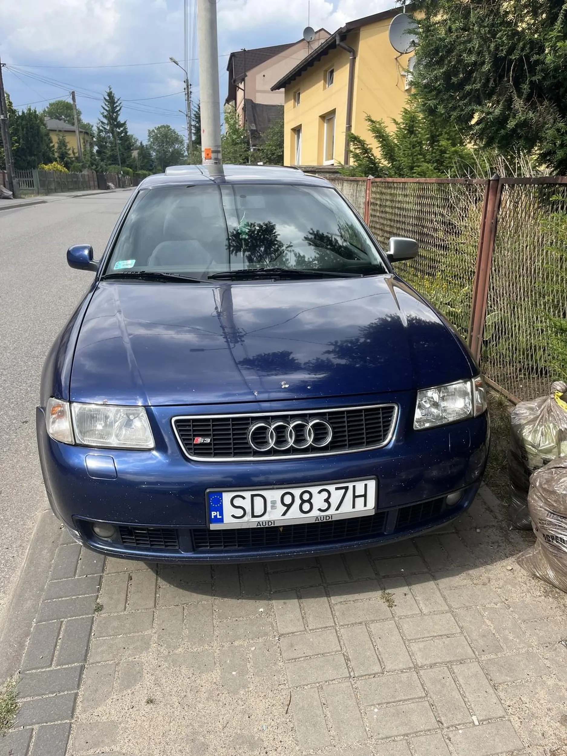 Rudy bu*aku zastawiasz cały chodnik nie da się przejść z dzieckiem jeszcze raz a pójdę do Krzysztofa