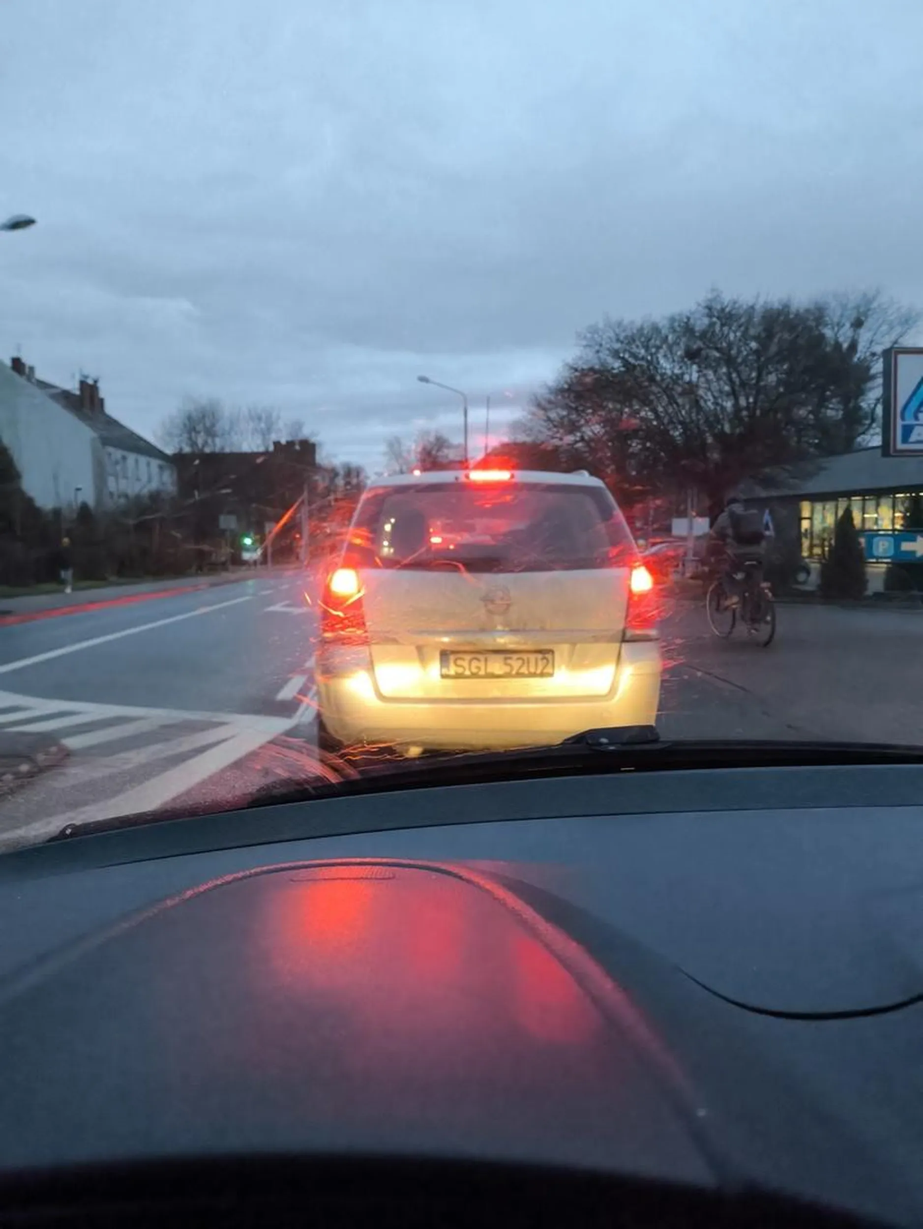 Uwaga na peta próbuje wymusić kolizję