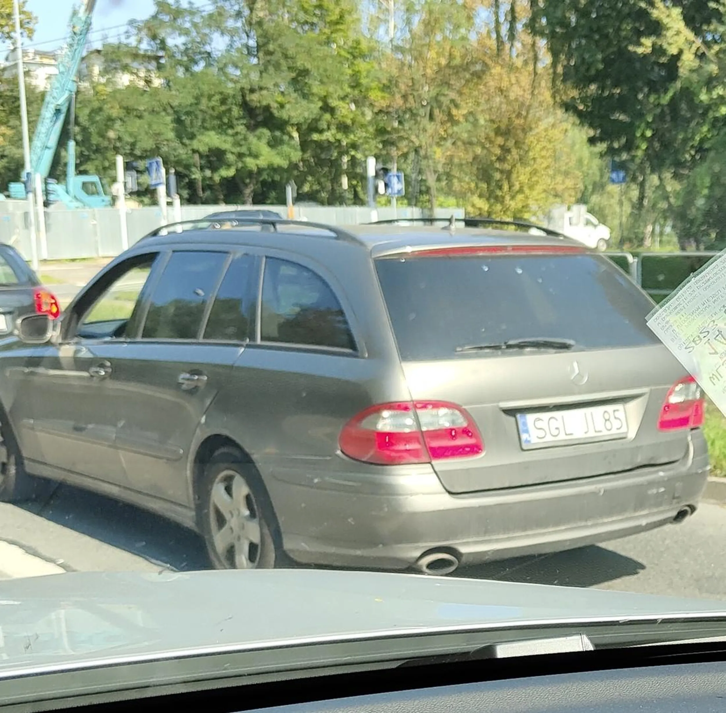 To prawda, ten pojazd prowadzi istny czub.