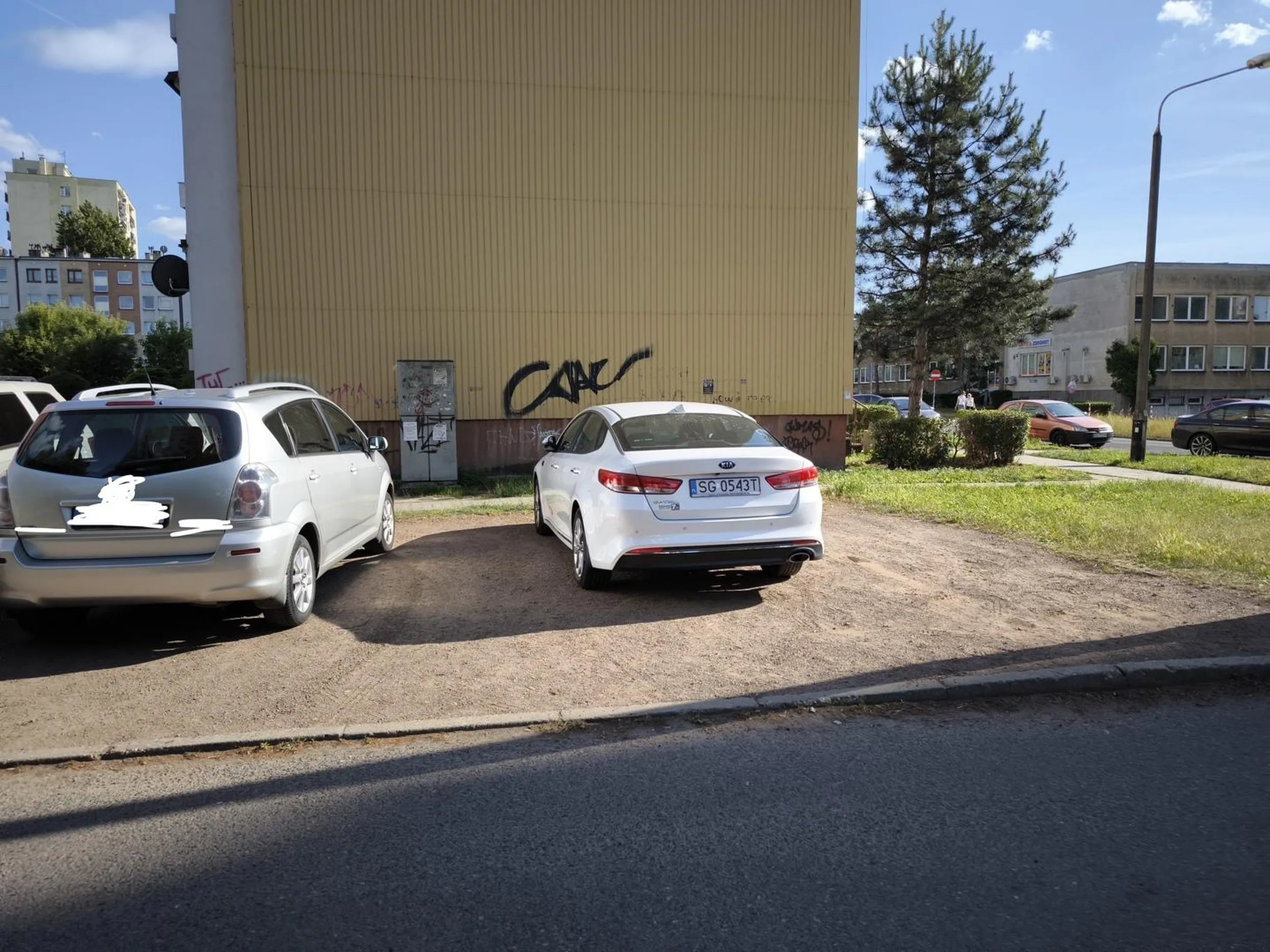 I kolejny raz naucz się parkować!!! Samolubna osobo grunt że ty masz miejsce co...