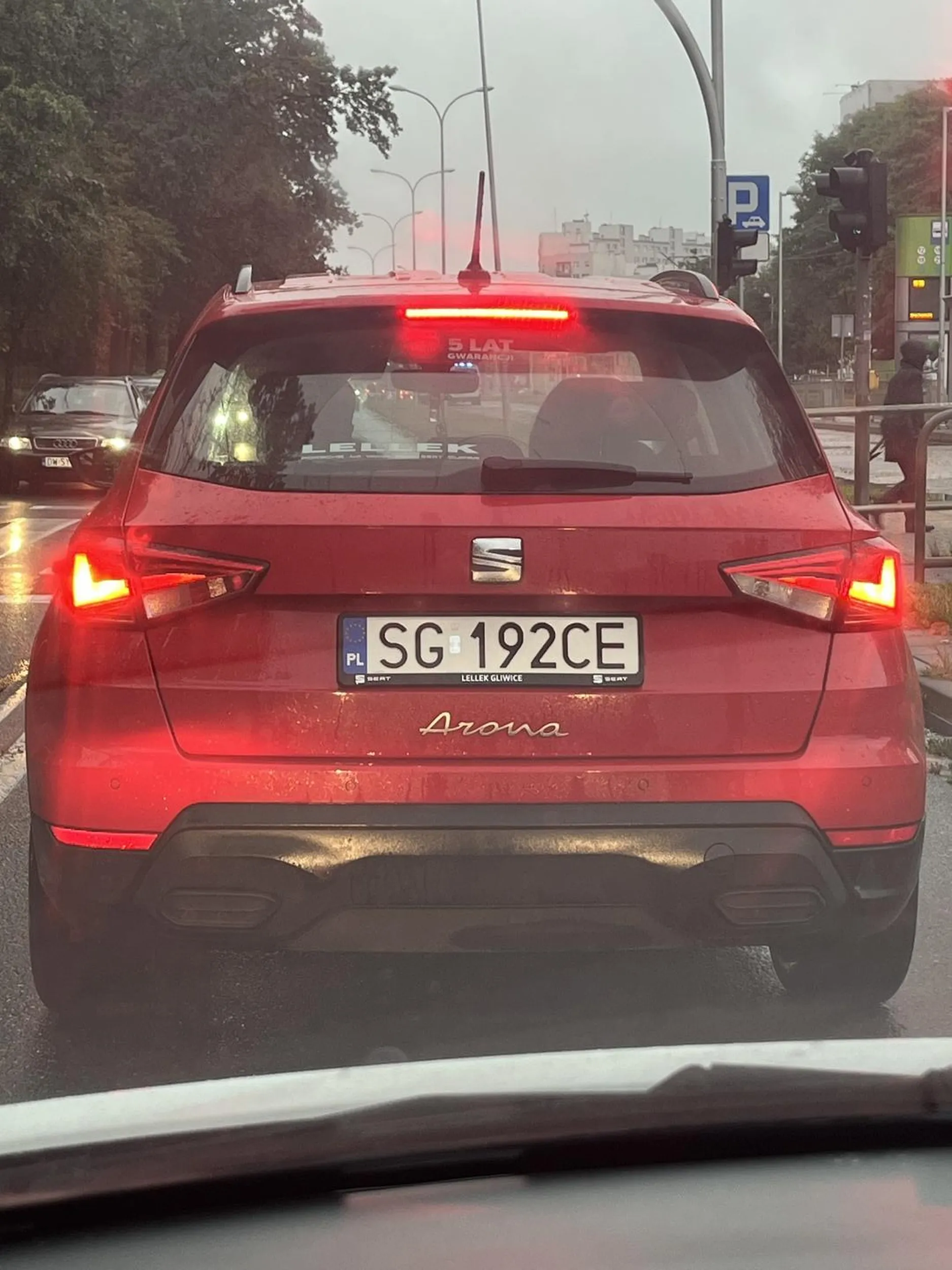 Wymusza pierwszeństwo zatrzymuje się pokazać jaki to jest zły nie potrafi jeździć