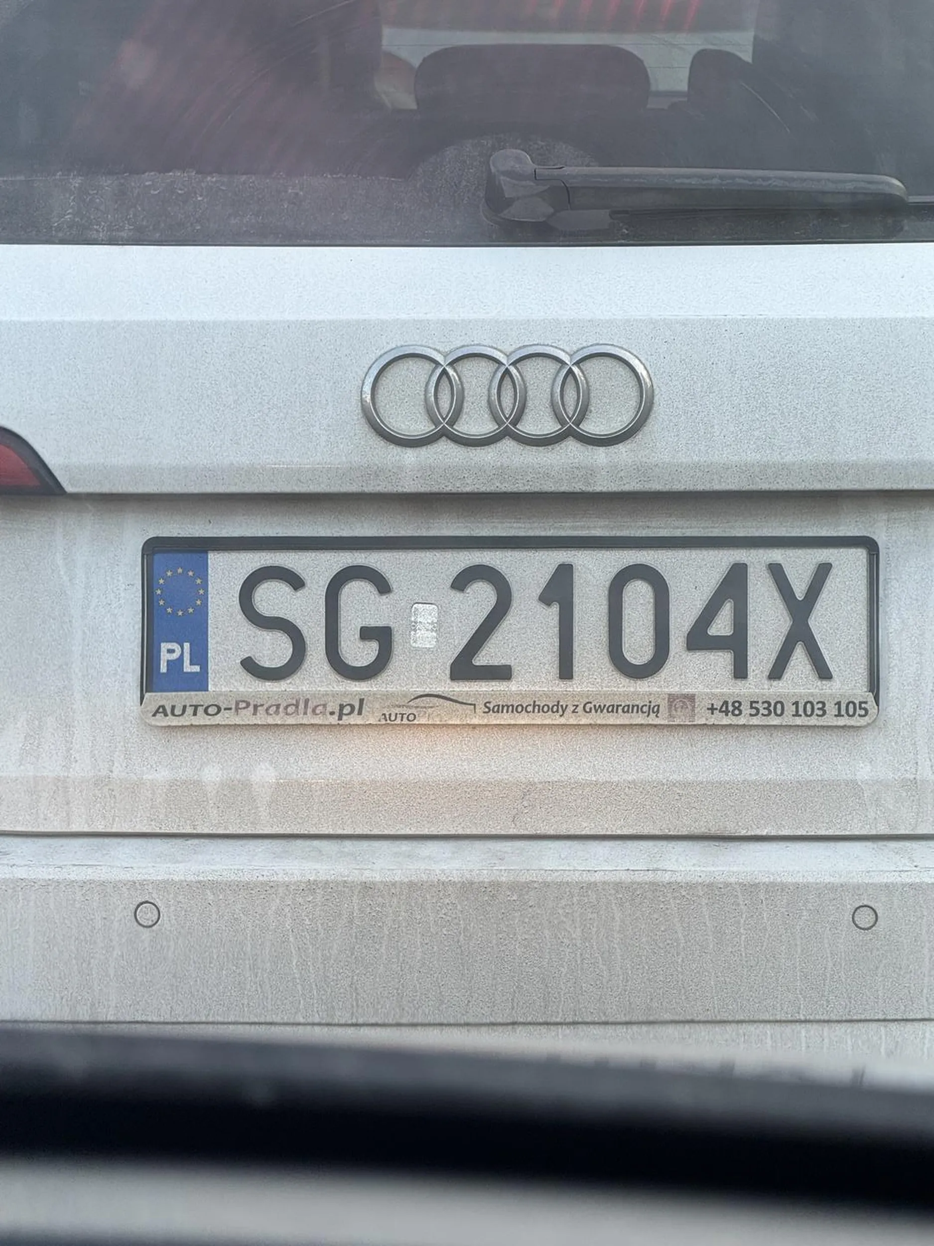 Pani zero kultury. Na chama wciska się w kolejkę w McDrive w Tarnowskich Górach mając w głębokim poważaniu innych kierowców