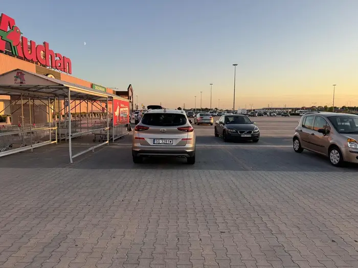 Kolejny mistrz parkowania…