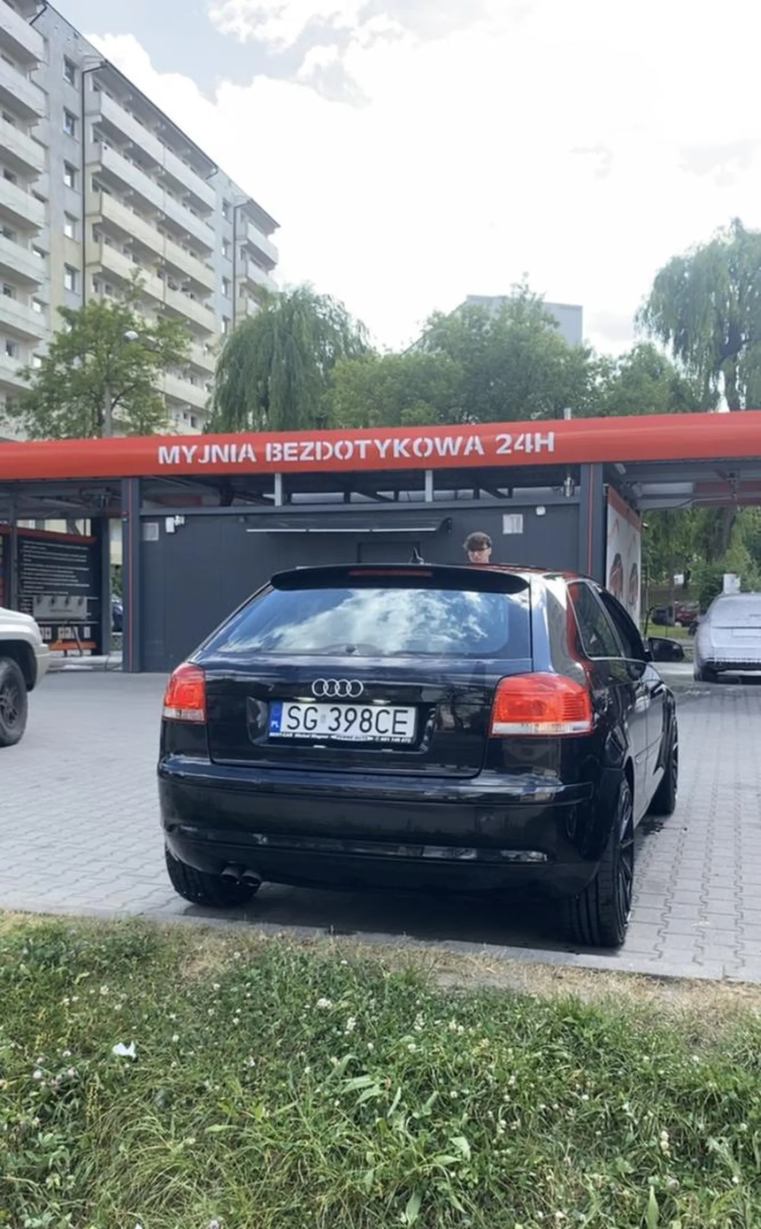 Może gdyby grzywka ci nie wchodziła w oczy to byś widział jak jezdzisz.