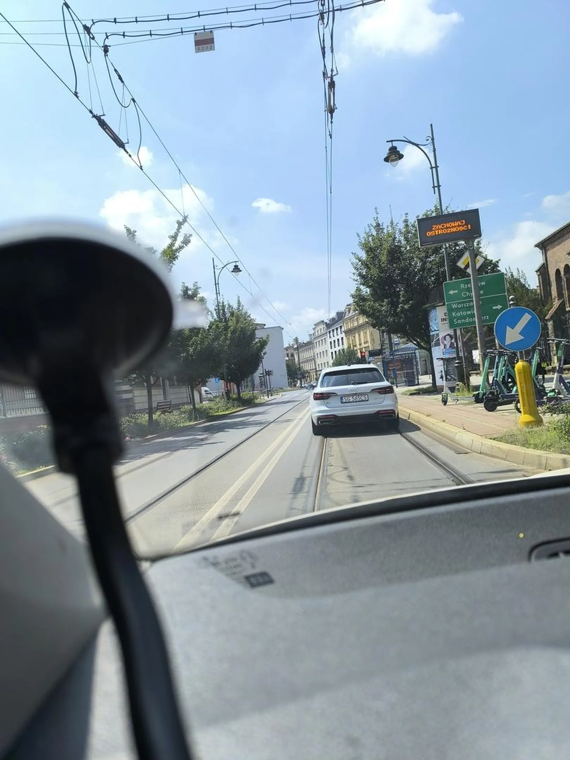 Kierowca wymusza pierwszeństwo