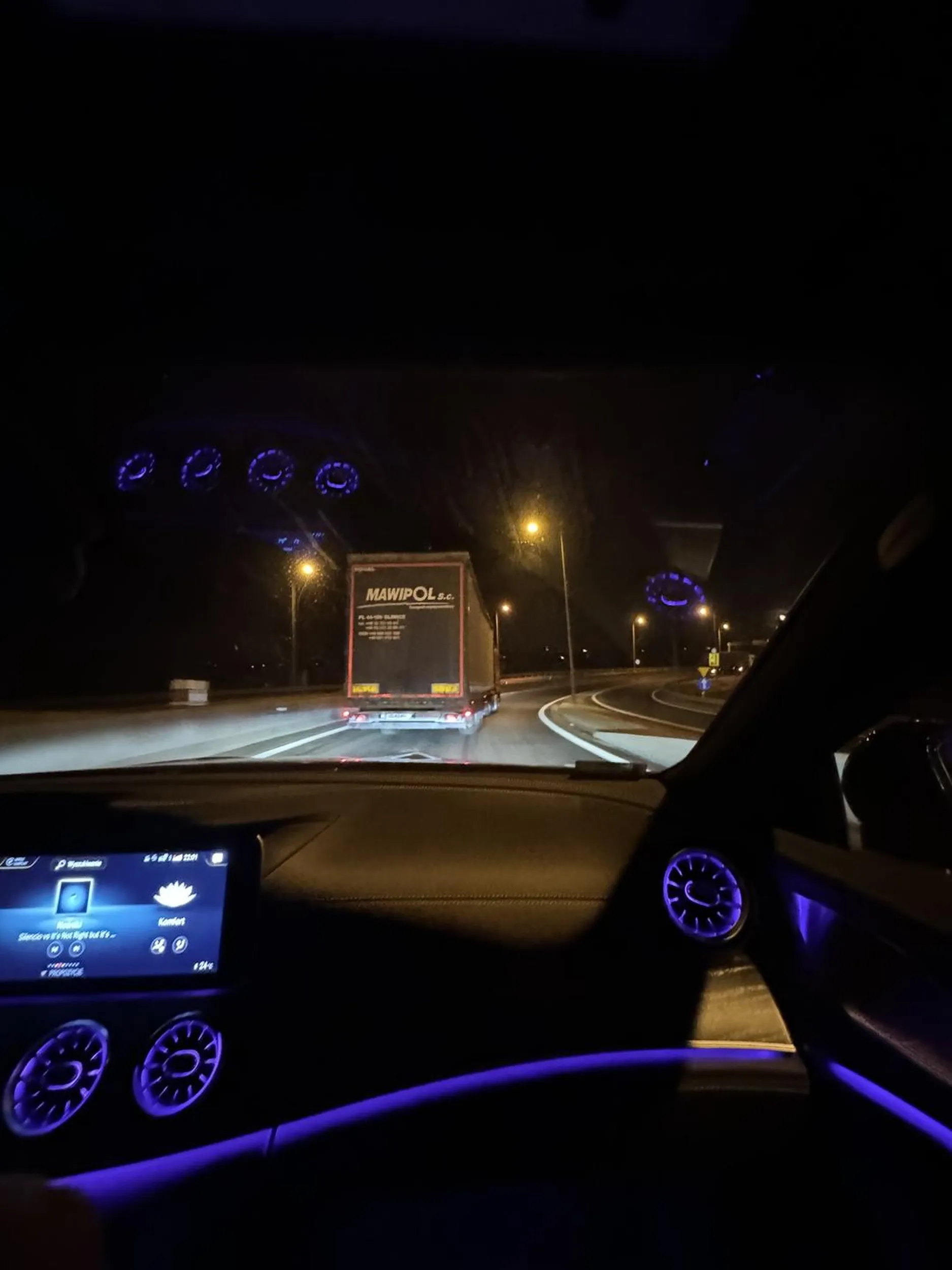 Po pierwsze Lewy pas to nie kółko różańcowe. Po drugie wypierdalaj z mojego Pasa Pozdrawiam KWA65444