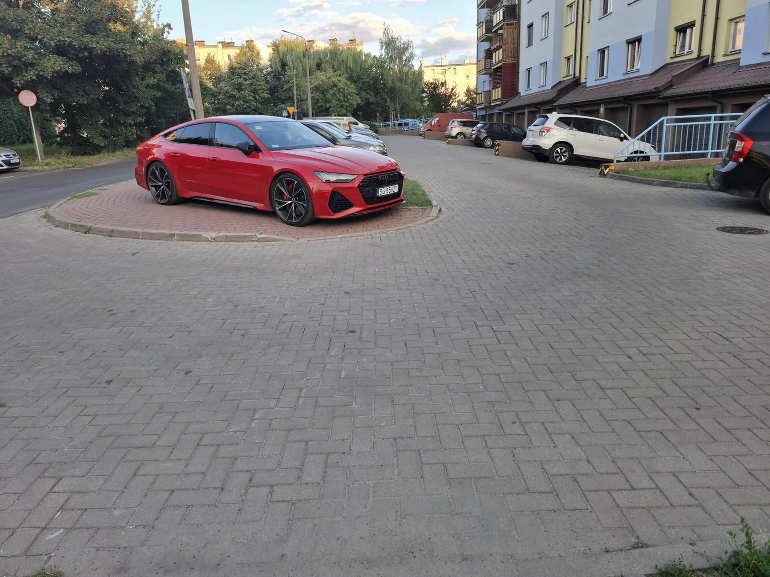 Naucz się mlonie parkować 4 zera na masce 5 za kierownicą