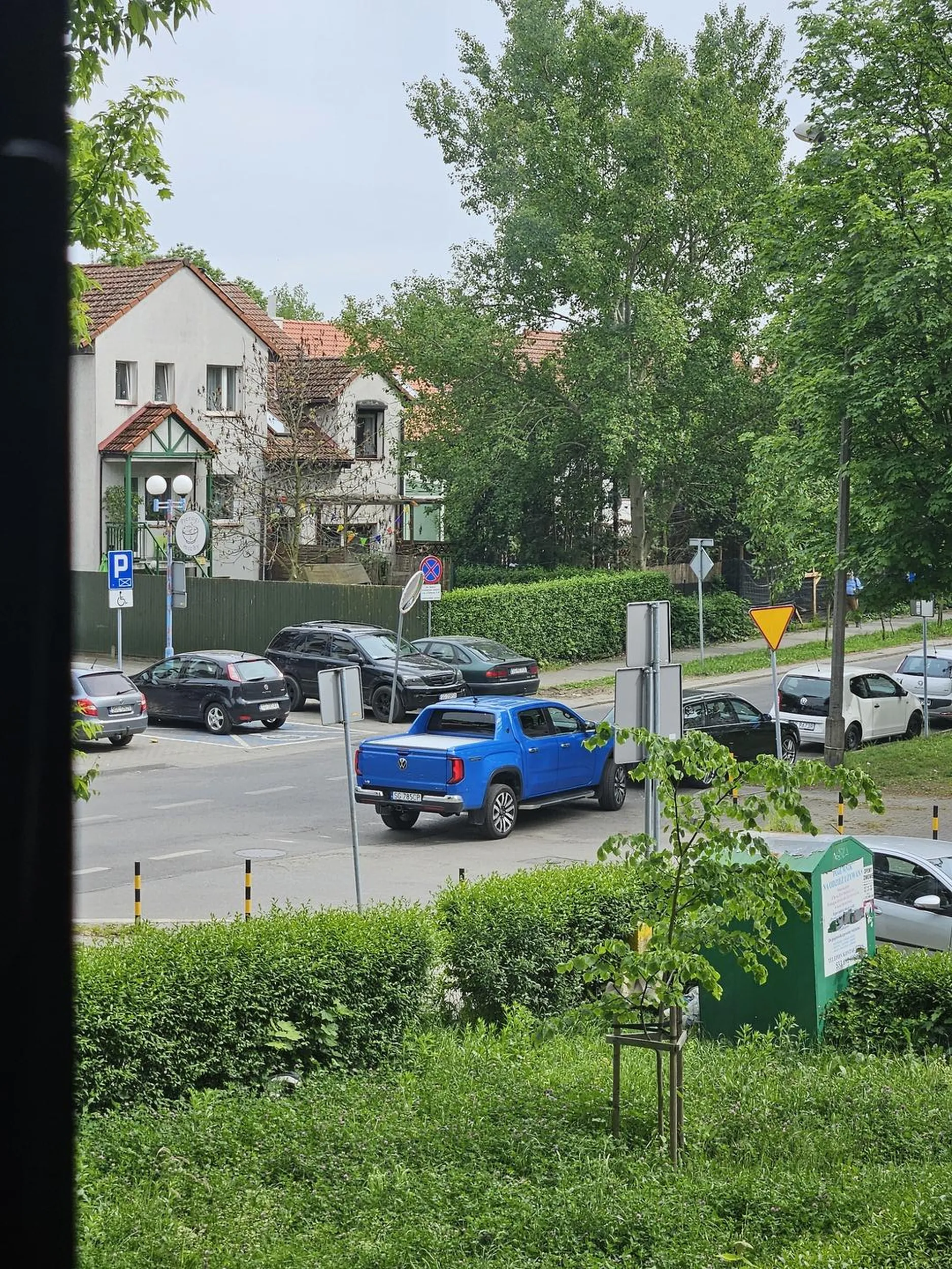 Pół ulicy zastawił swoją landara. To CP, to specjalnie dla cepa