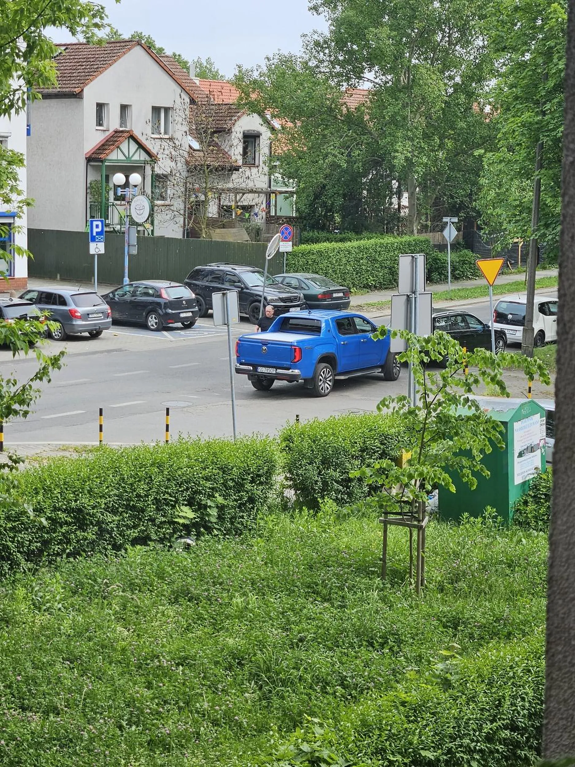 Pół ulicy zastawił swoją landara. To CP, to specjalnie dla cepa