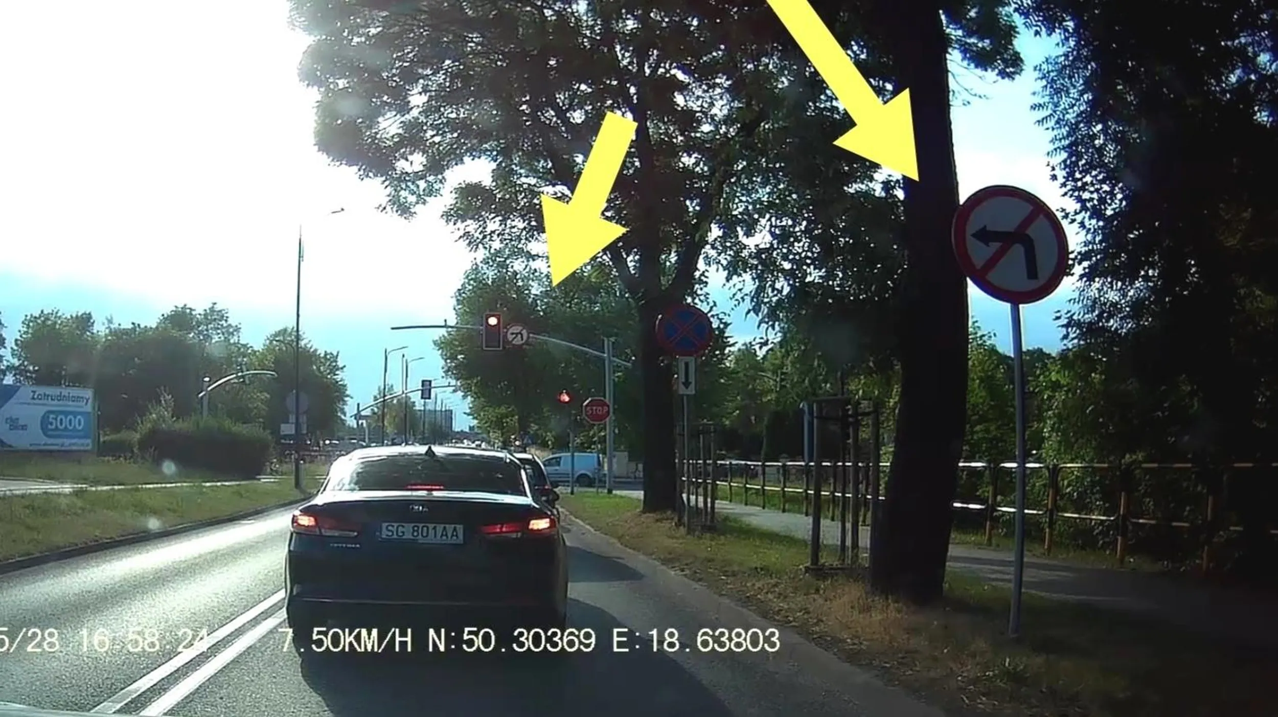 Jak widać dwa znaki z zakazem skrętu to za mało. Lepiej skręcać i blokować ruch.