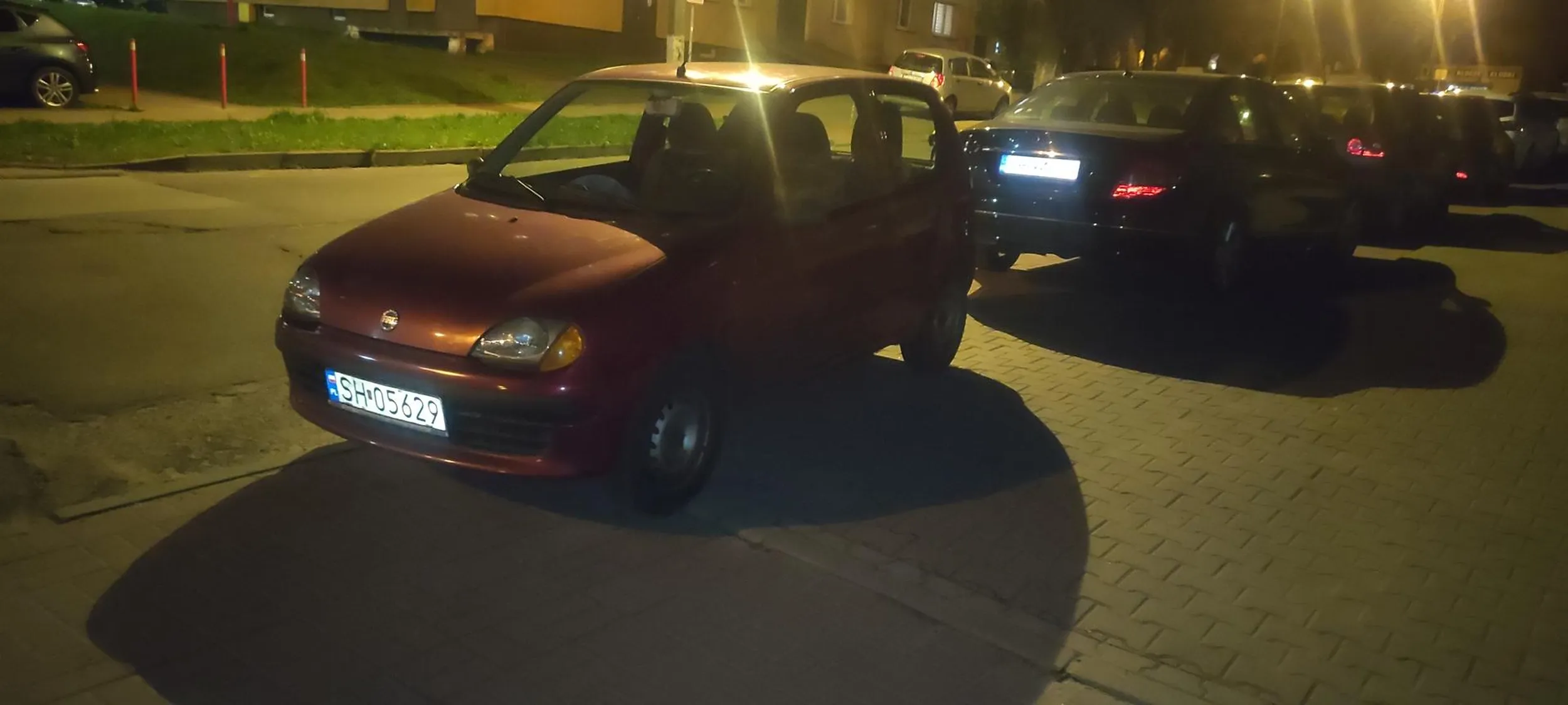 a jednak Chuck Norris powrócił .oferma nie wie jak i gdzie zaparkować ,wstyd i gańba