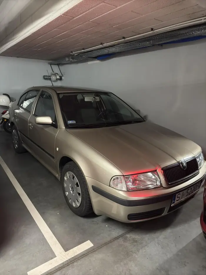 Ktoś sobie przyjechał i stanął na naszym miejscu parkingowym w garażu podziemnym.