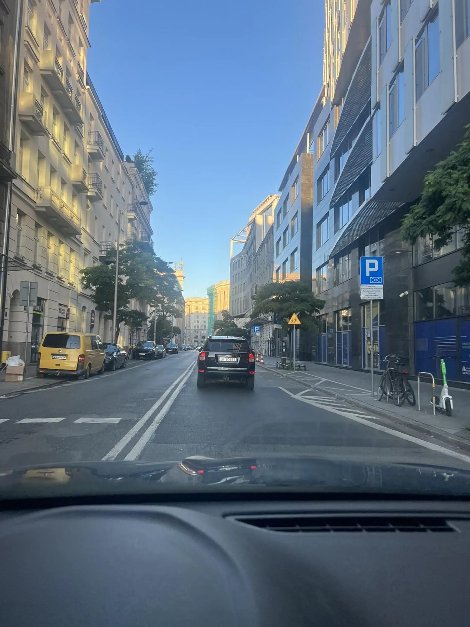 Wyjątkowy burak. Ciekawe co robi od rana w Wwie? Jedne co pewne to ze podatkow tu nie płaci. Wracaj do siebie.