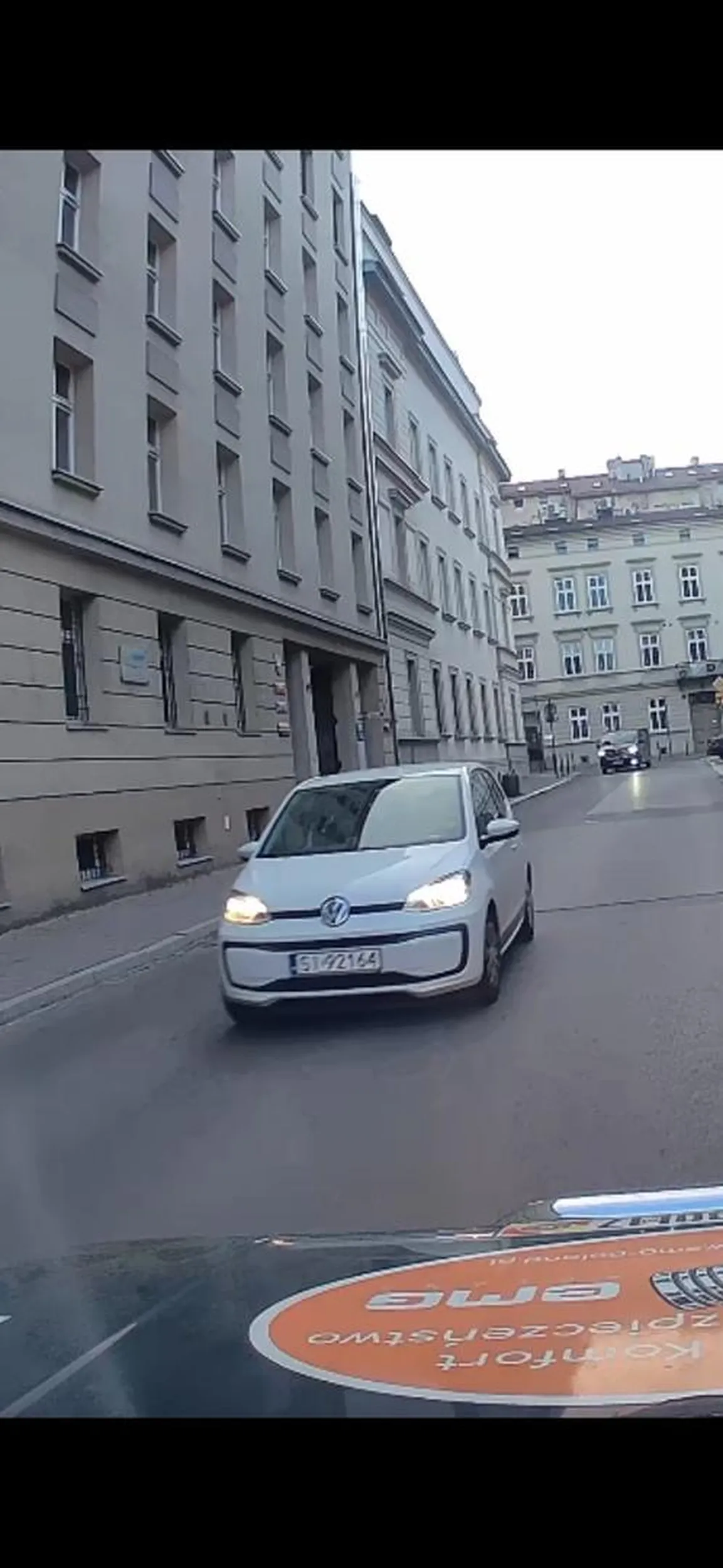 Prawie mi wjechał pod dworcem w maskę na czołówkę myśląc, że jedzie jednokierunkową ;)