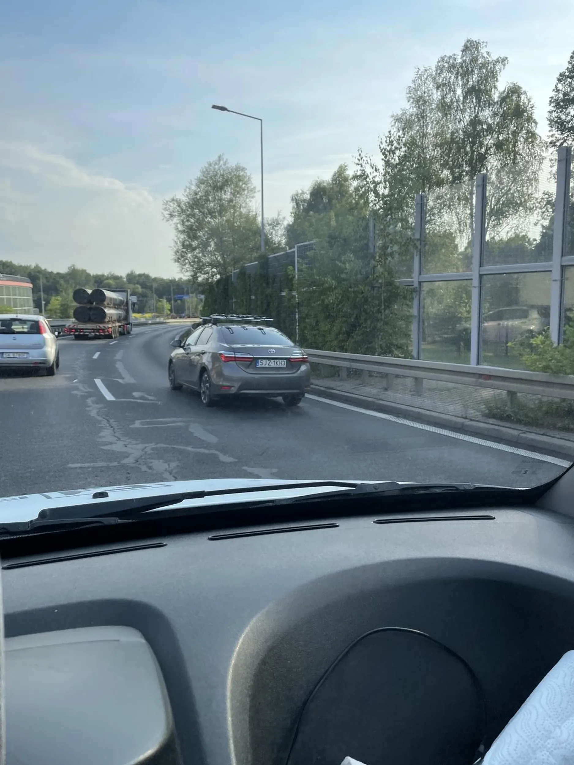 współczuje chlopakowi męża idioty