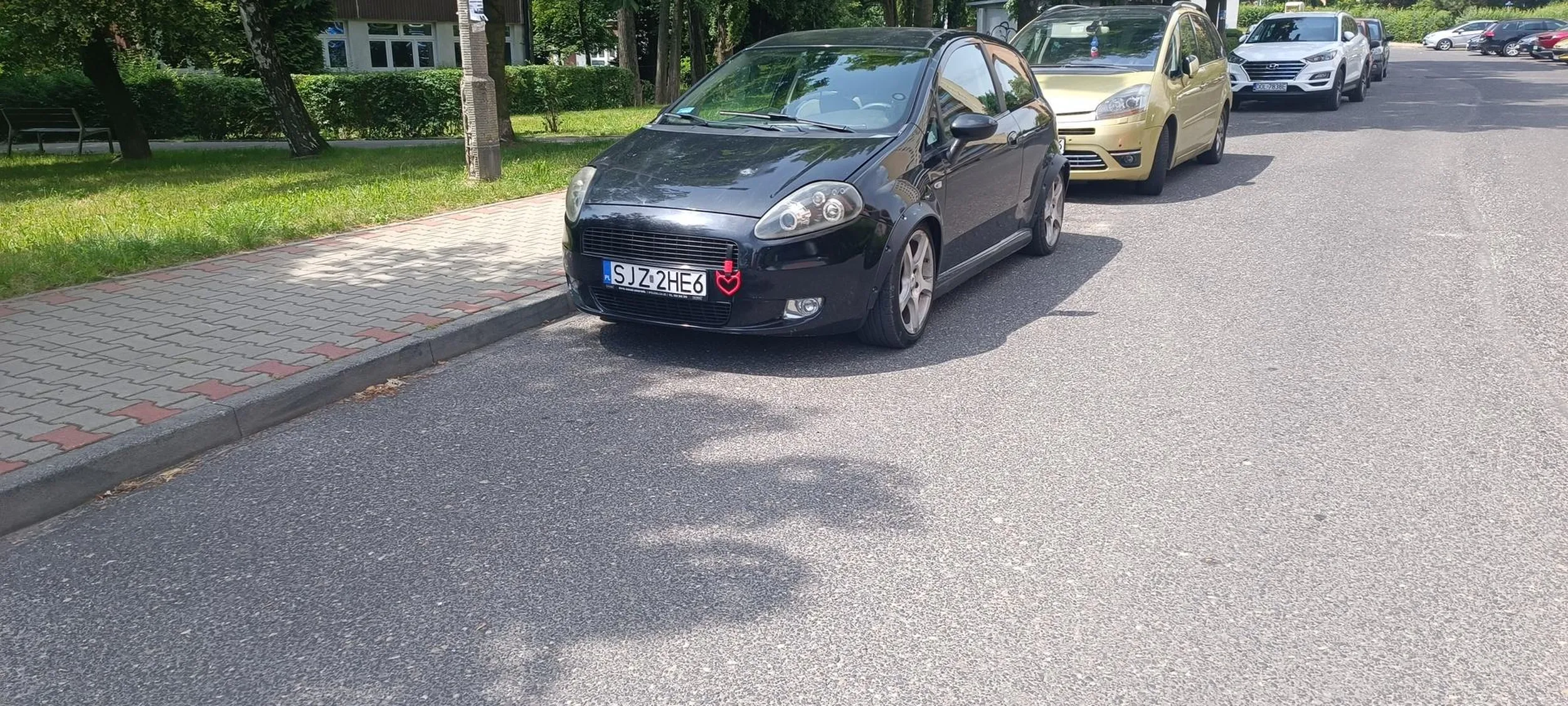 Poszerzeń nawalone, a koła 15cm schowane.