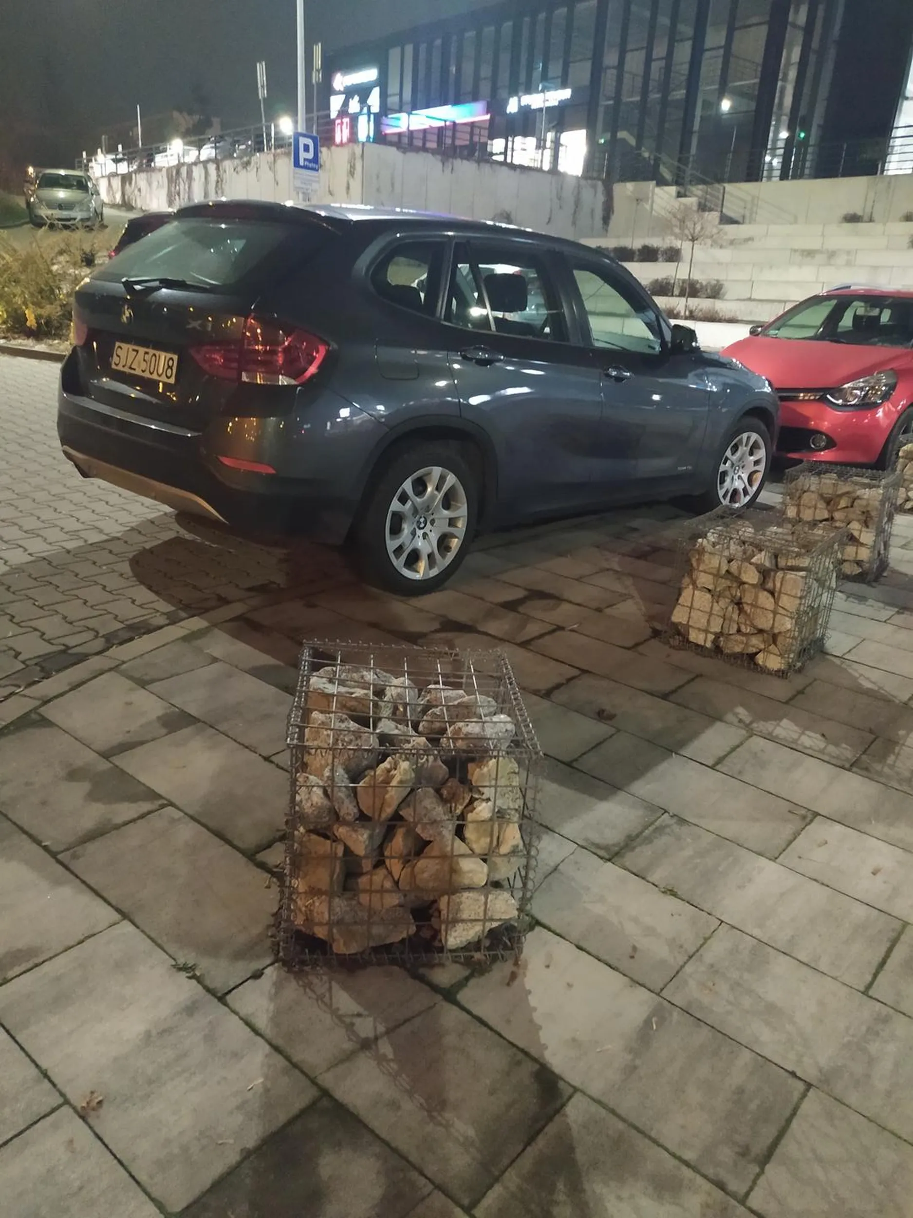 Średnio pozdrawiam ziomeczka od czarnego X1