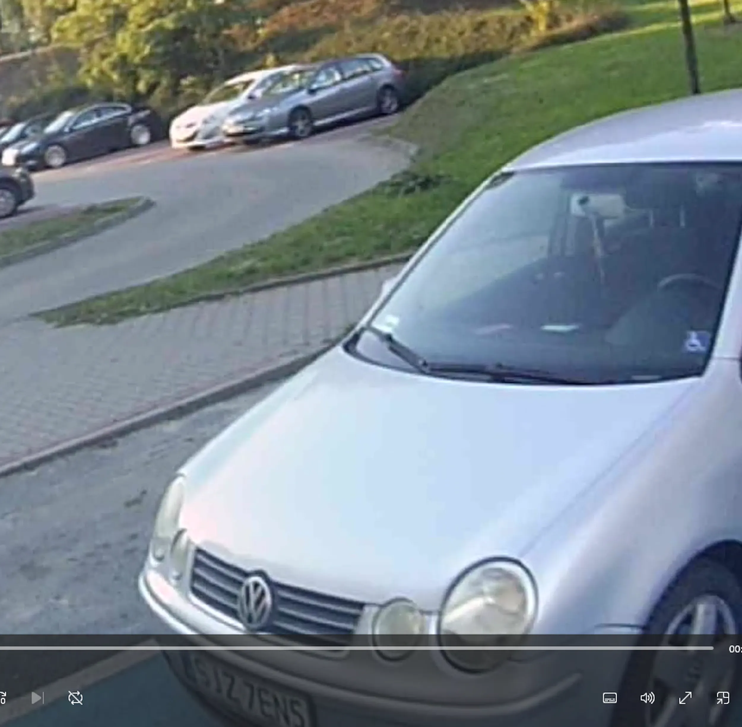 elo kapucynie przeparkowuj tego golfa bo ci naszcam na opony klep sie :/