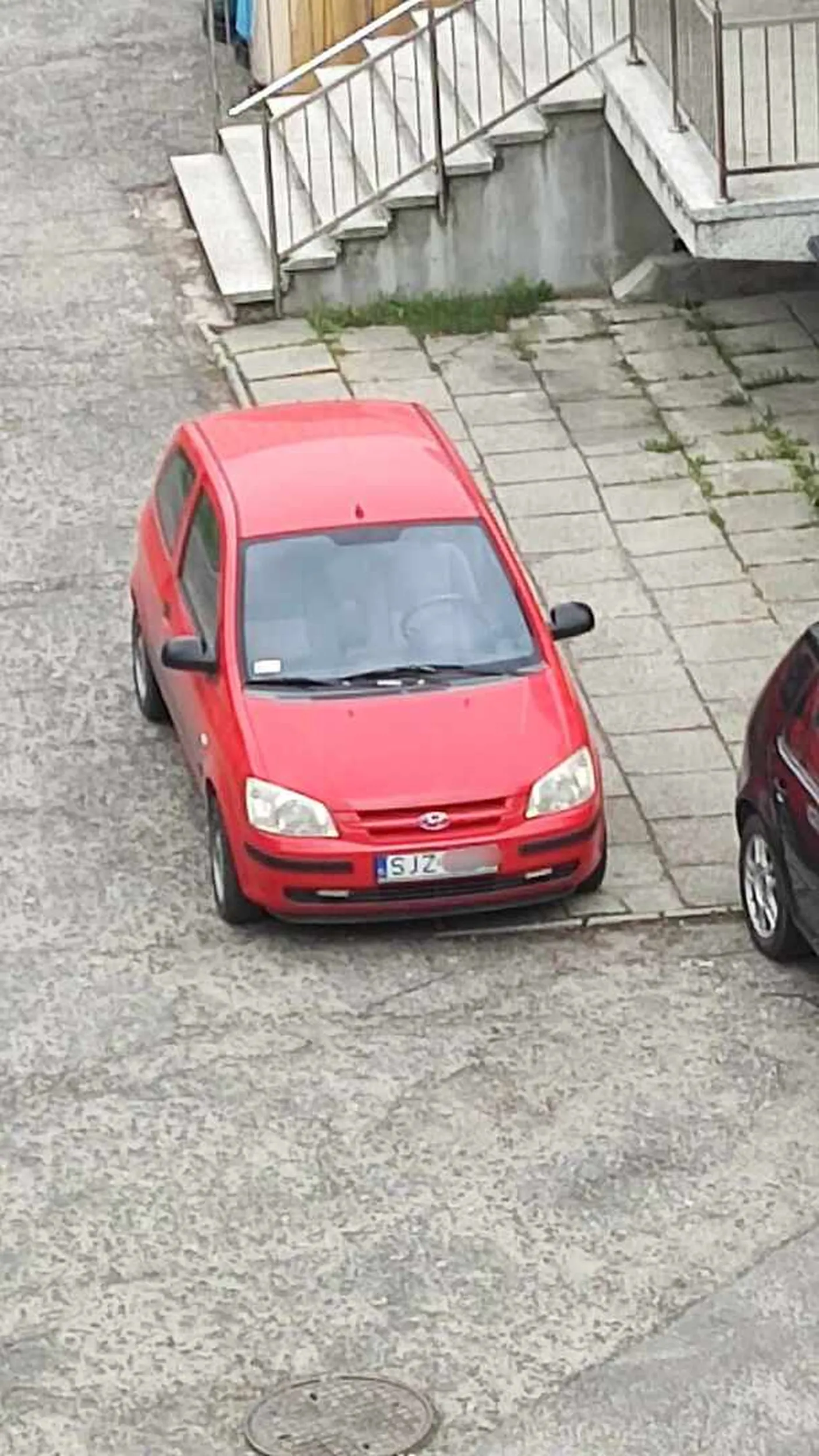 Ciężar kierowcy utrudnia prowadzenie auta i nie osiąga prędkości powyżej 50 km/h na autostradzie