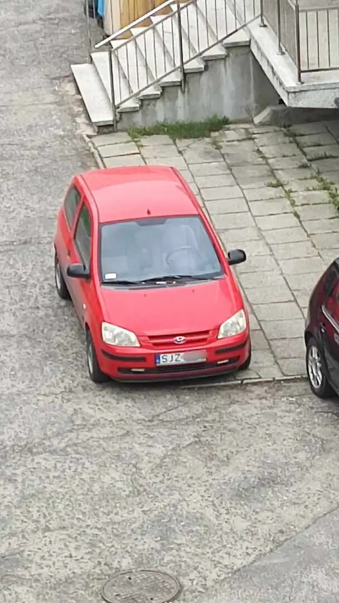 Ciężar kierowcy utrudnia prowadzenie auta i nie osiąga prędkości powyżej 50 km/h na autostradzie