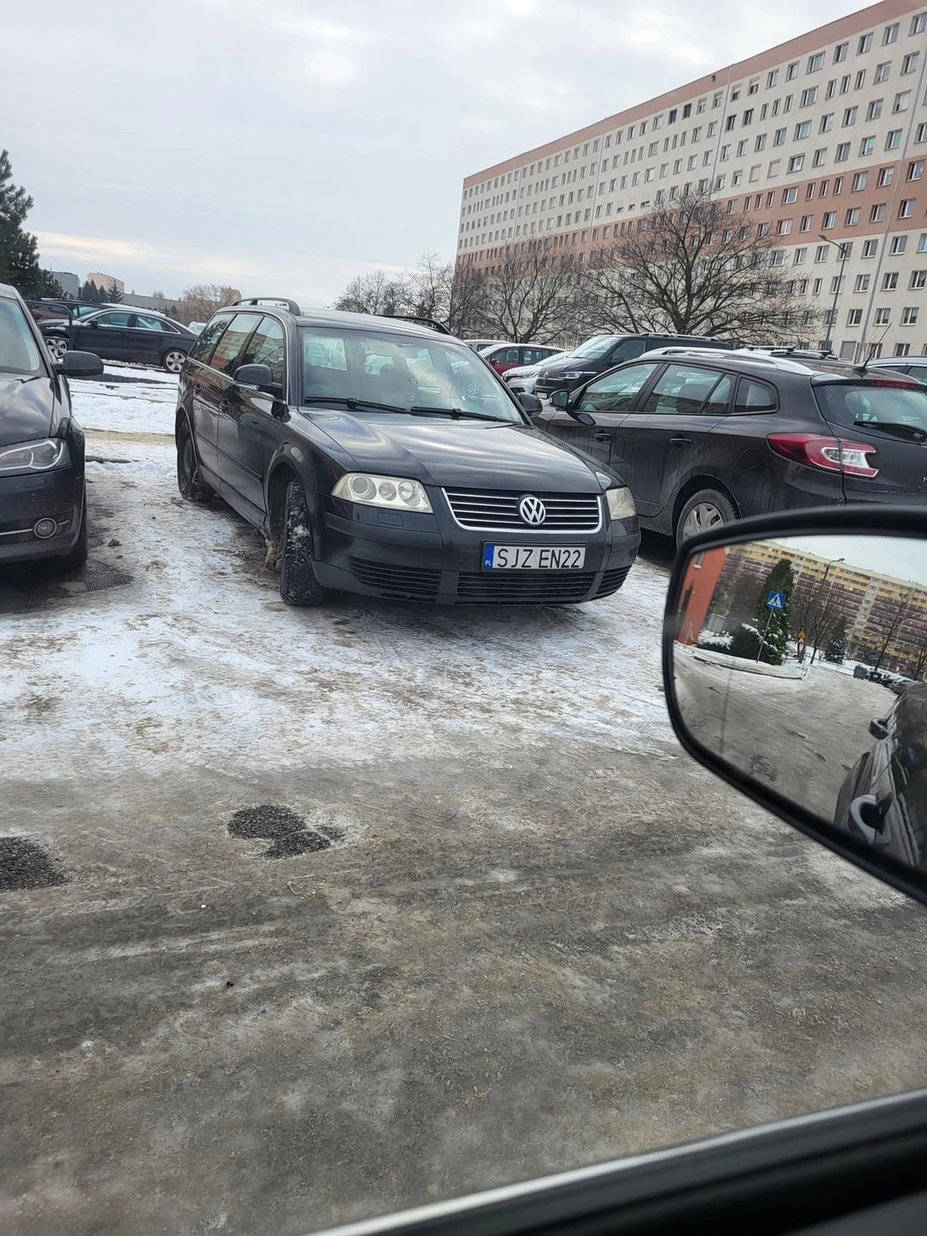 Uwaga na tego buraka rodem z koziej wólki, cham jakich w Jastrzębiu pełno, typowy agresor o wyglądzie szczurka, niestety po otworzeniu drzwi od samochodu ucieka, ale koleś zapewniam cię do 1 tygodnia spotkamy się na Śląskiej, a ty znając życie wiesz co tam się znajduje