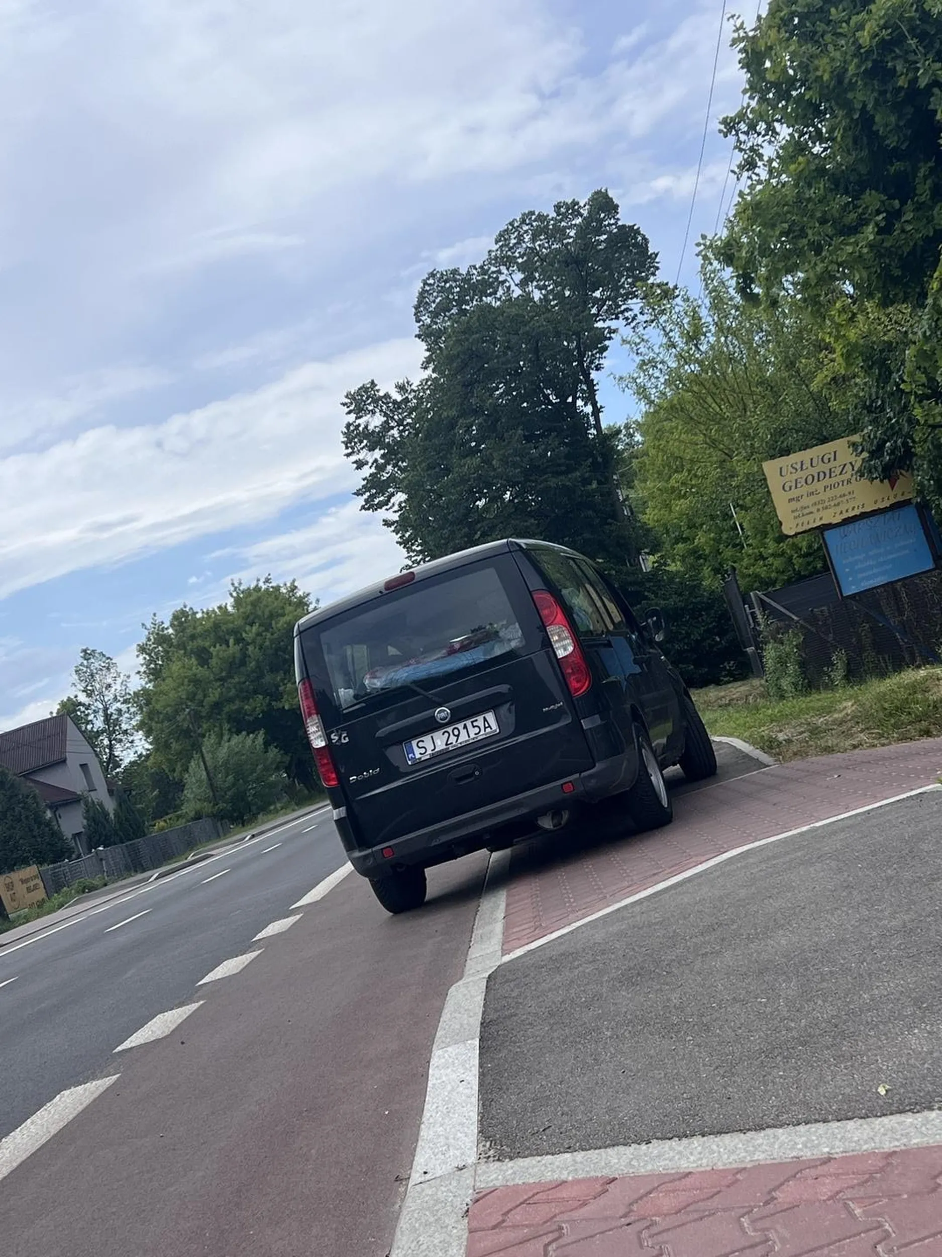 Pani pięknie zaparkowała i widziała że poruszam się na wózku inwalidzkim nie raczyła odjechać