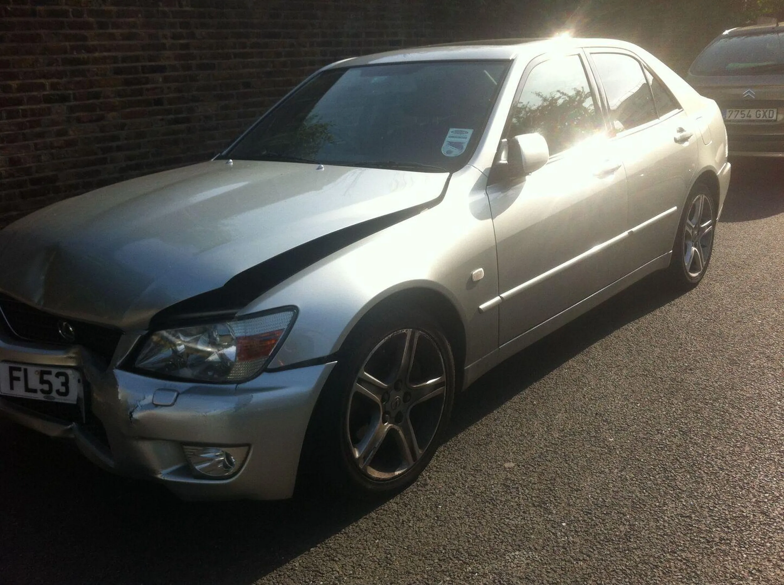 Proszę uważać podczas parkowania bo połowę auta przez ciebie mam skasowaną. Prędzej czy później się spotkamy, nie będzie to miła rozmowa.