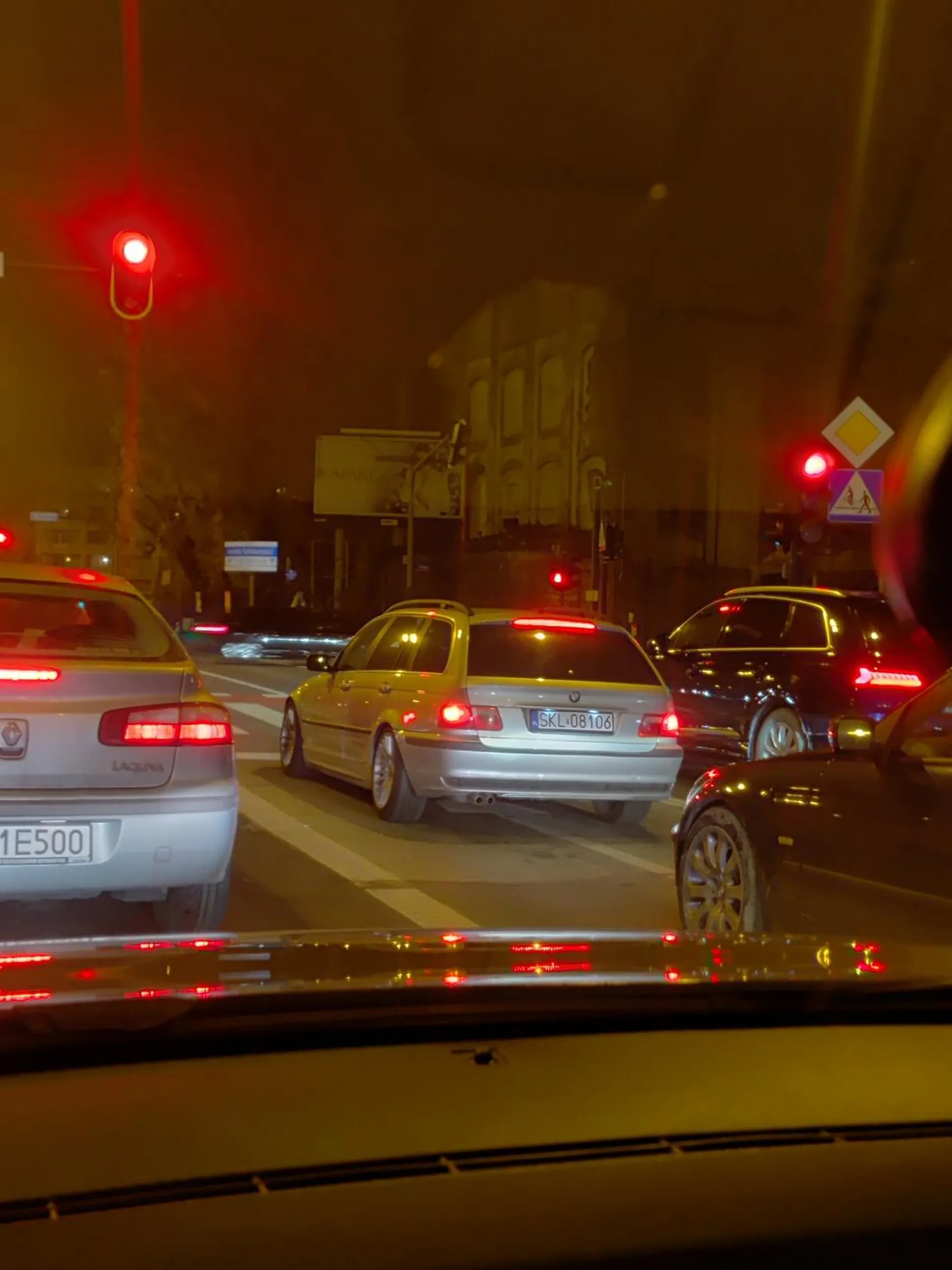 Jemu wolno po buspasie...