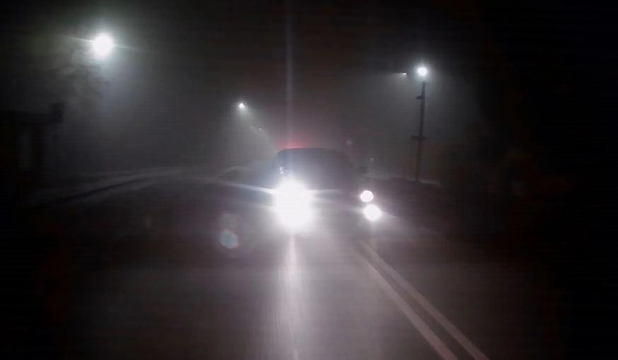 idealne warunki do wyprzedzania- podwójna ciągła, ciemność, mgła, zakręt- nie polecam kierowcy tego i30