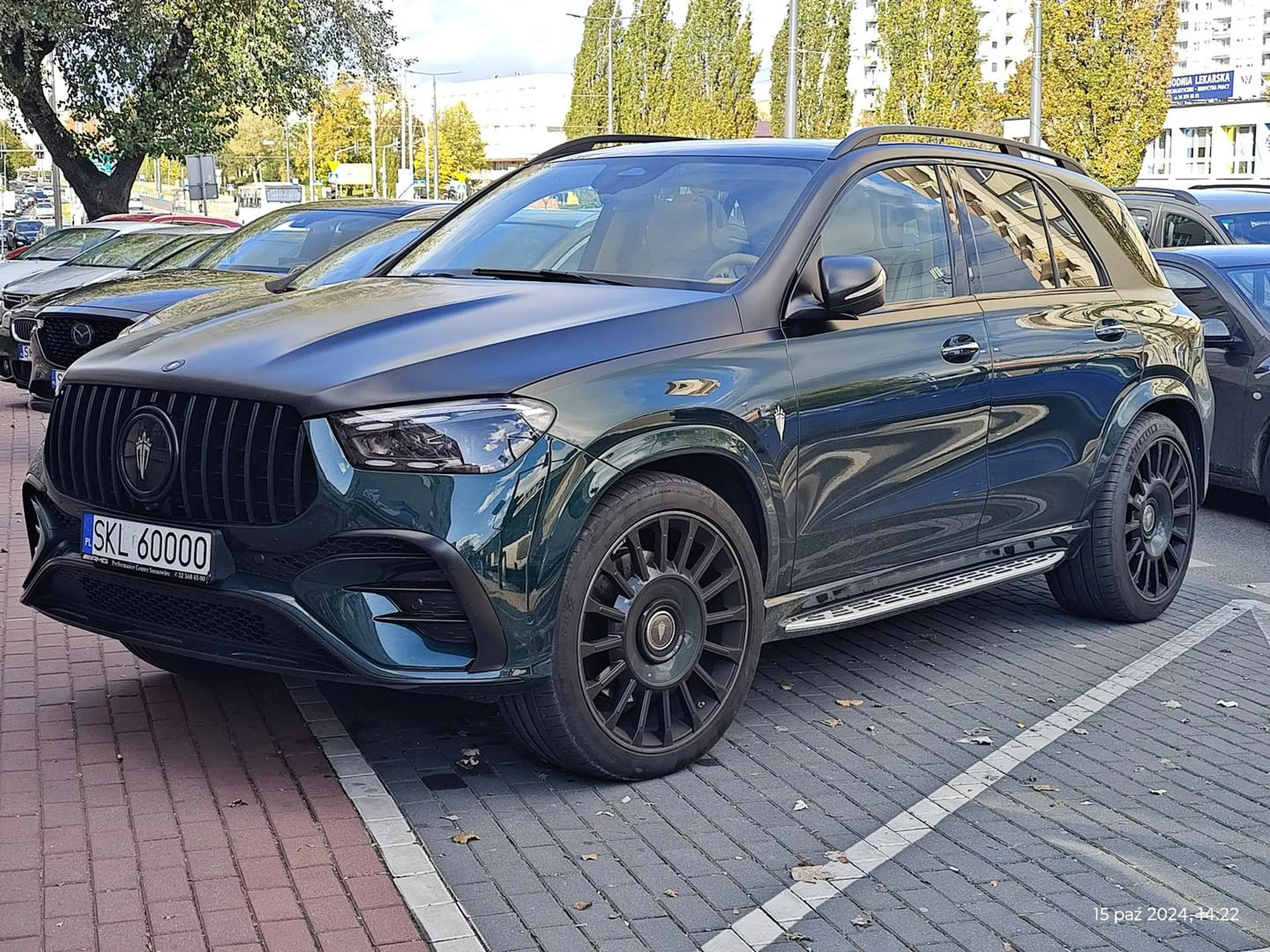 Bardzo ładny maybach pozdrawiam