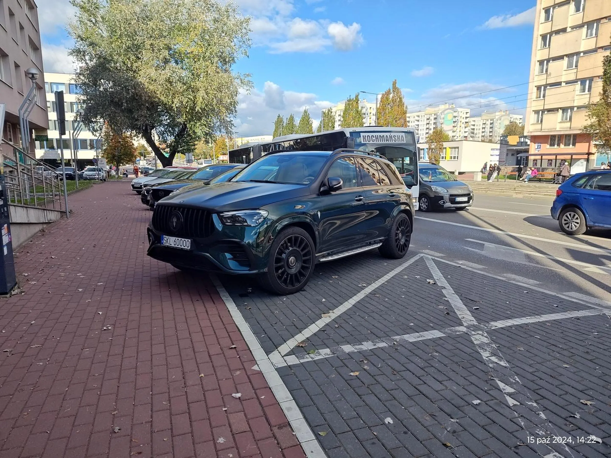 Bardzo ładny maybach pozdrawiam