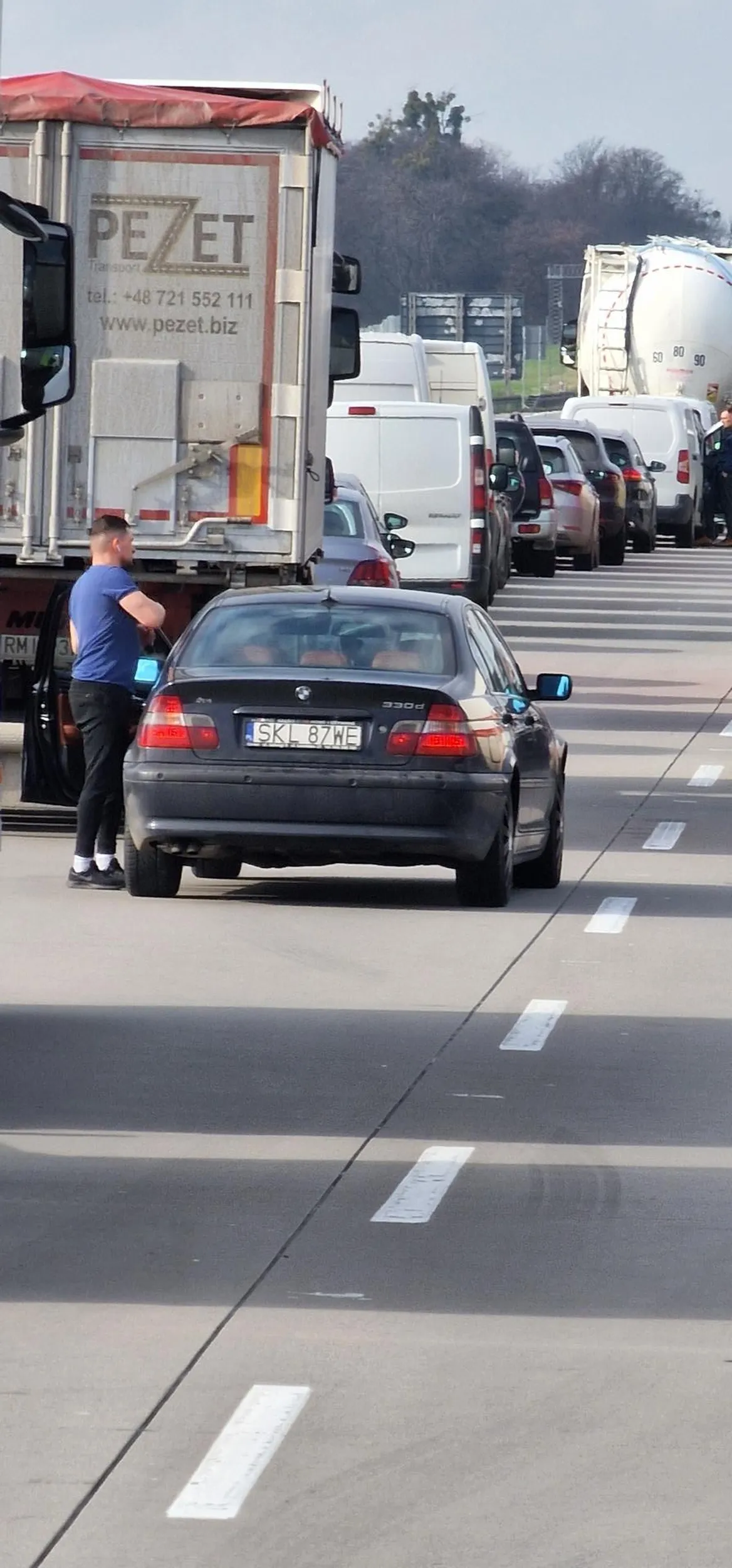 Na a4 jedzie korytarzem życia