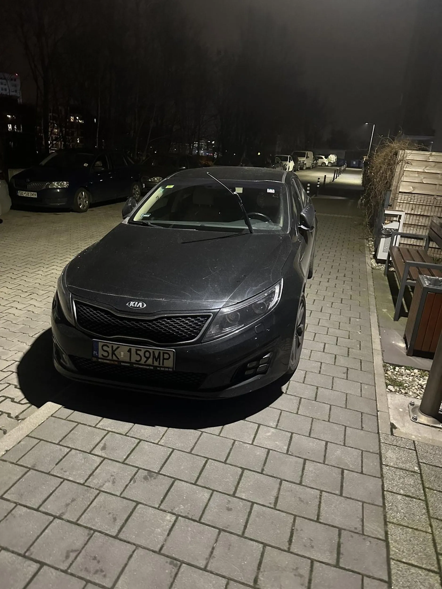 Co prawda parkuje jak ostatnia łajza na chodniku nie zostawiając wystarczająco miejsca dla pieszych, ale lodzik na tylnych siedzeniach pierwsza klasa - jedyny minus to że nie wydaje z 20zł więc lepiej mieć odliczone zgodne