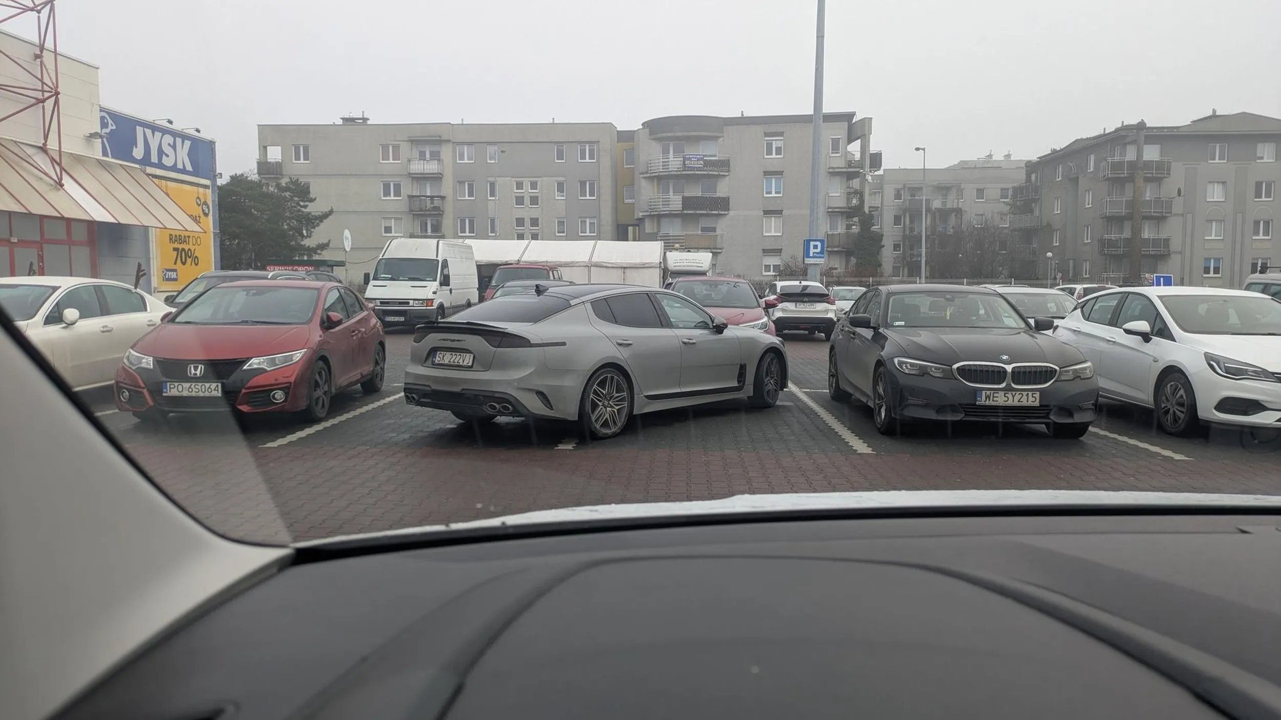 Czasem się zastanawiam, czy jak kupujesz sobie drogi/ sportowy samochód, to oprócz pieniędzy musisz też oddać cześć mózgu