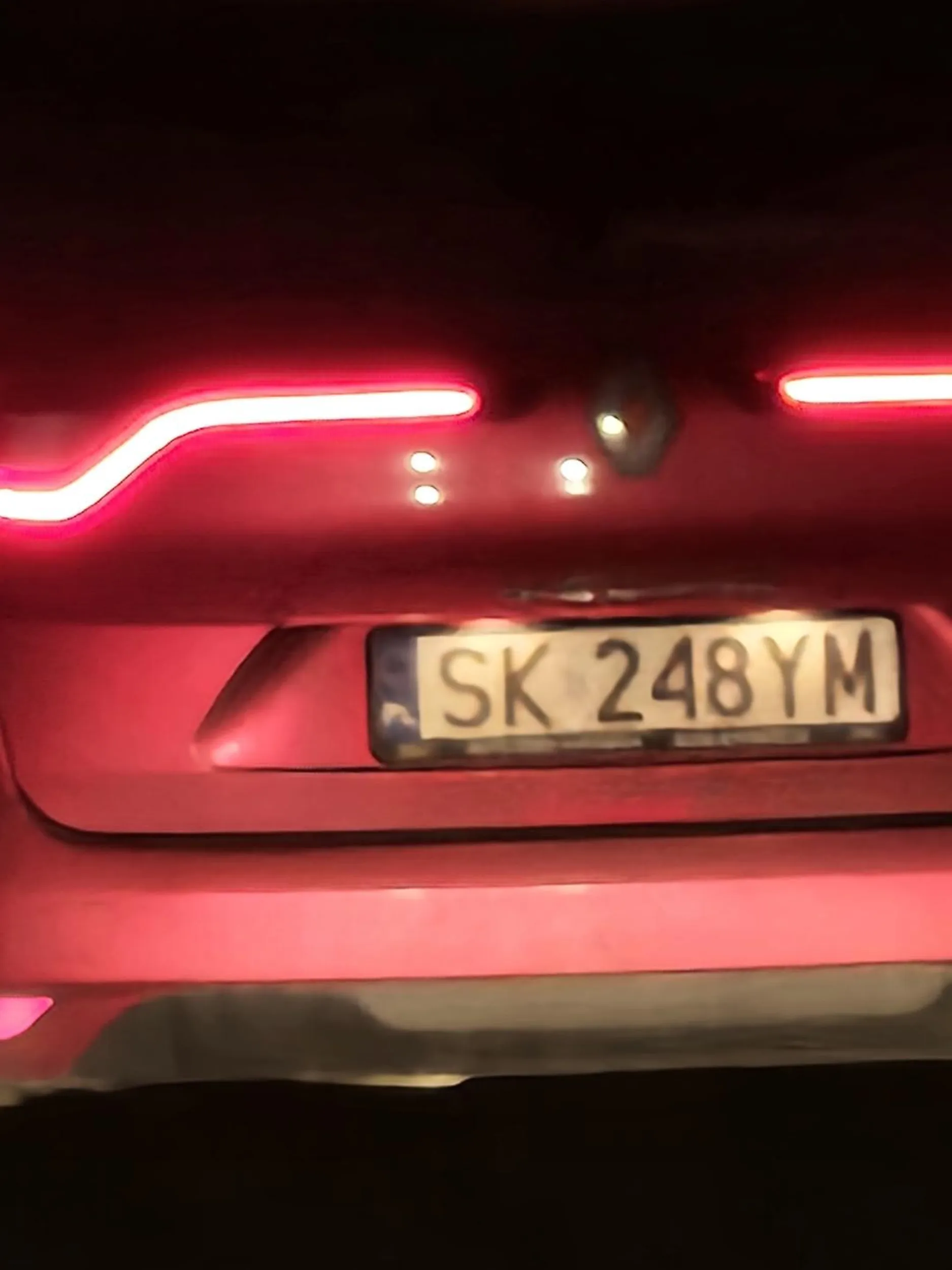 Po autostradzie 70km przed ciężarówką  zakaz wyprzedzania , nie muszę więcej tłumaczyć pajac tworzy sztuczny korek