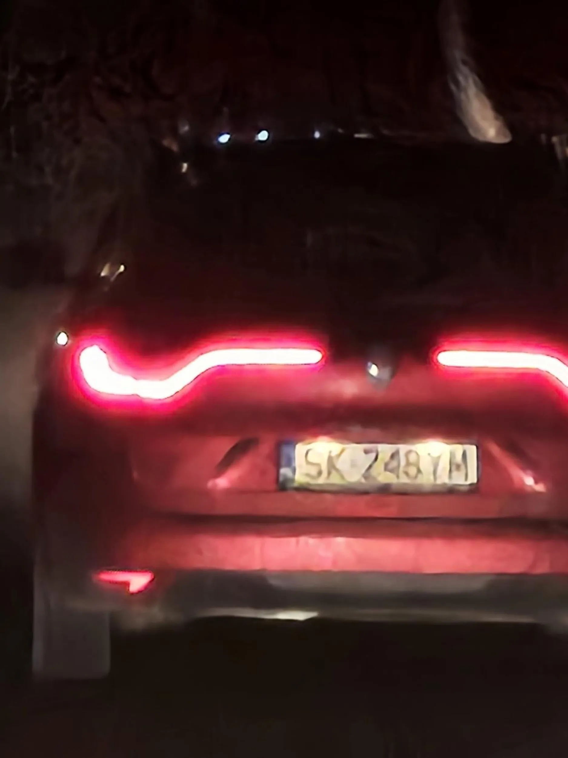 Po autostradzie 70km przed ciężarówką  zakaz wyprzedzania , nie muszę więcej tłumaczyć pajac tworzy sztuczny korek