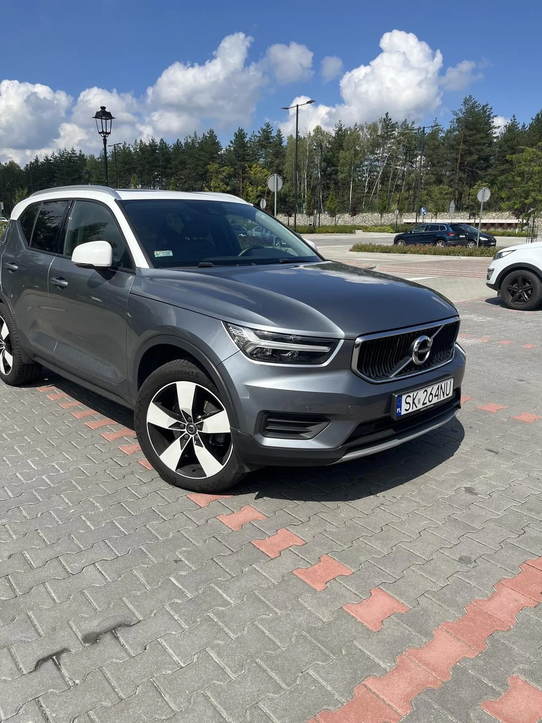 Panią przerasta ewidetnie parkowanie większym autem, proponuję się przesiąść do yariski