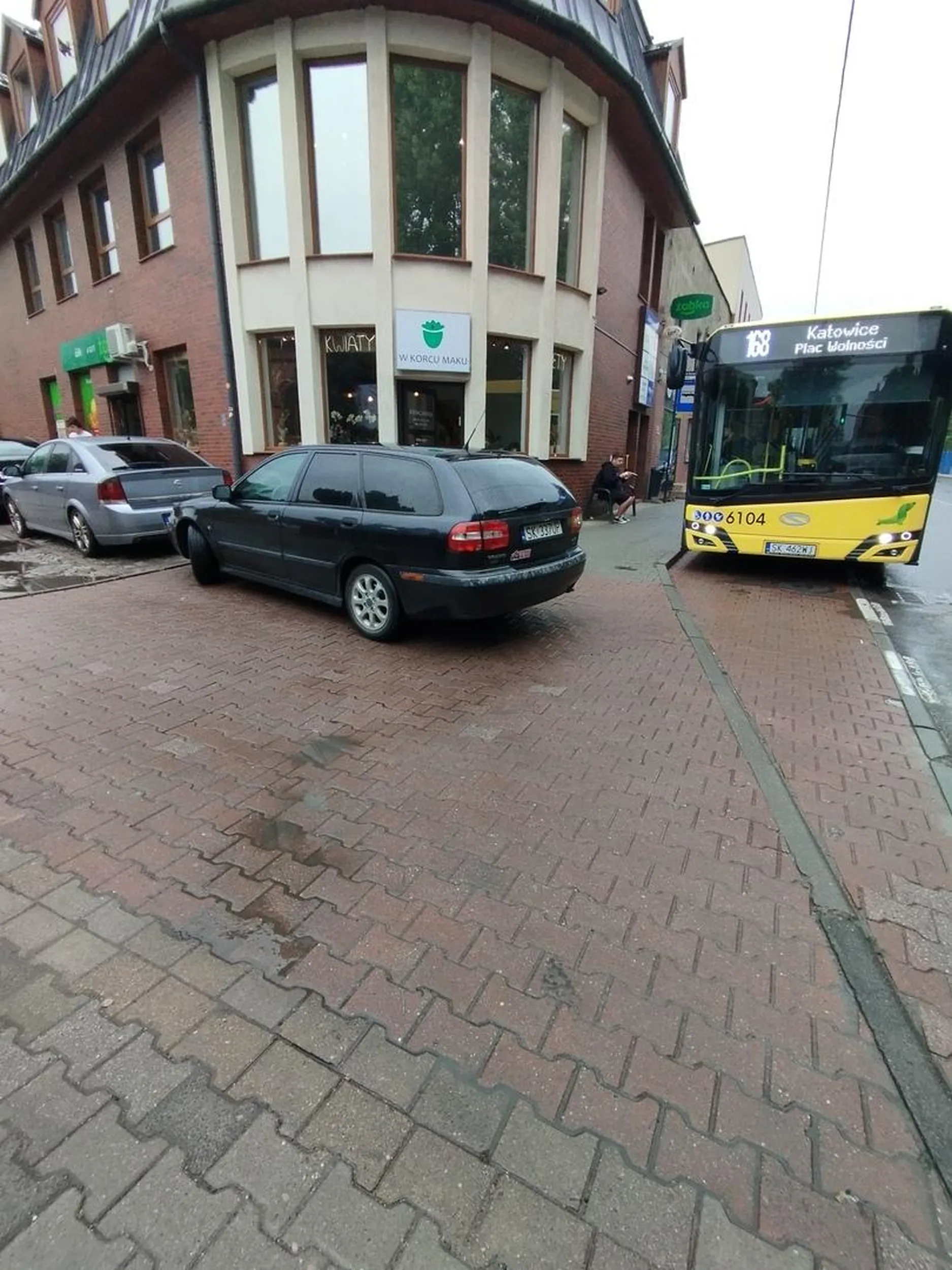 Kierowca zapomniał gdzie jest jego miejsce parkingowe