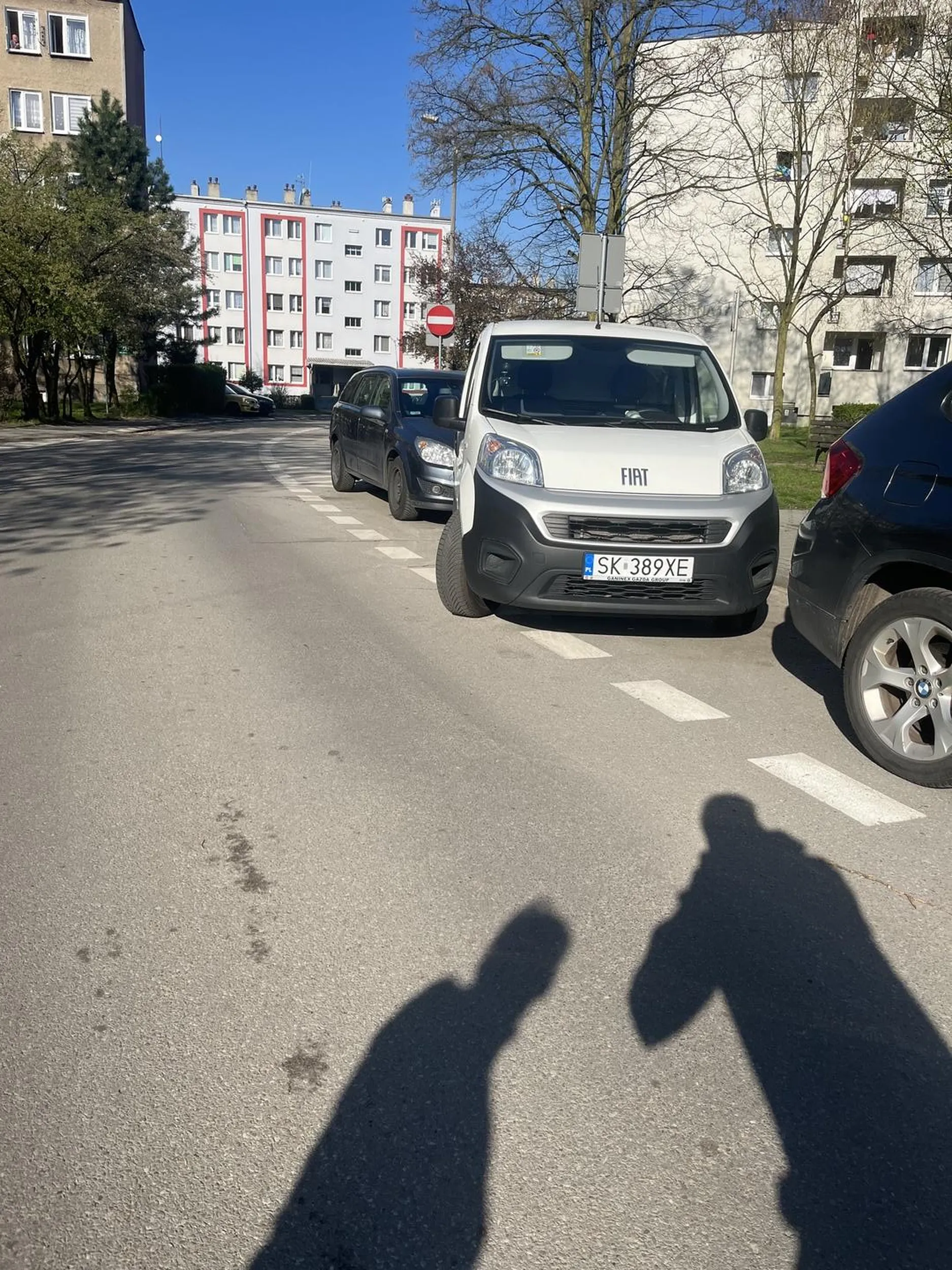 Kolega musi się nauczyć parkować