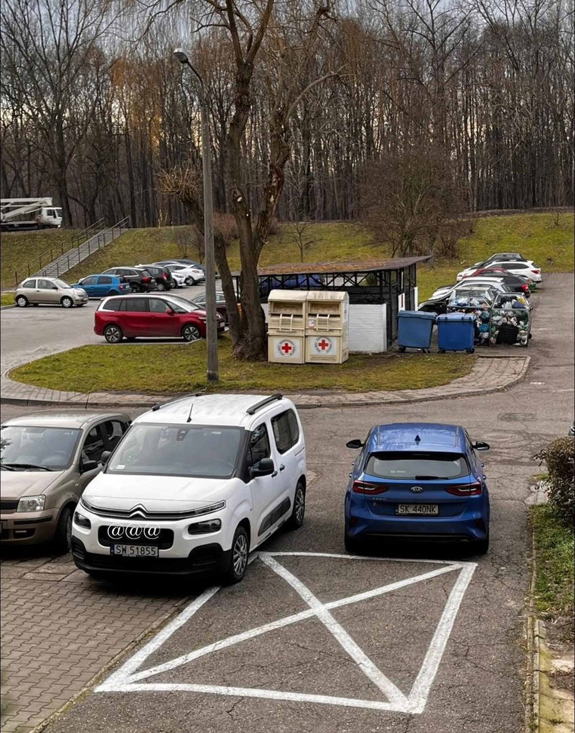Kobieto ten podjazd służył i służy do zaopatrzenia noe do odbierania dzieci z przedszkola