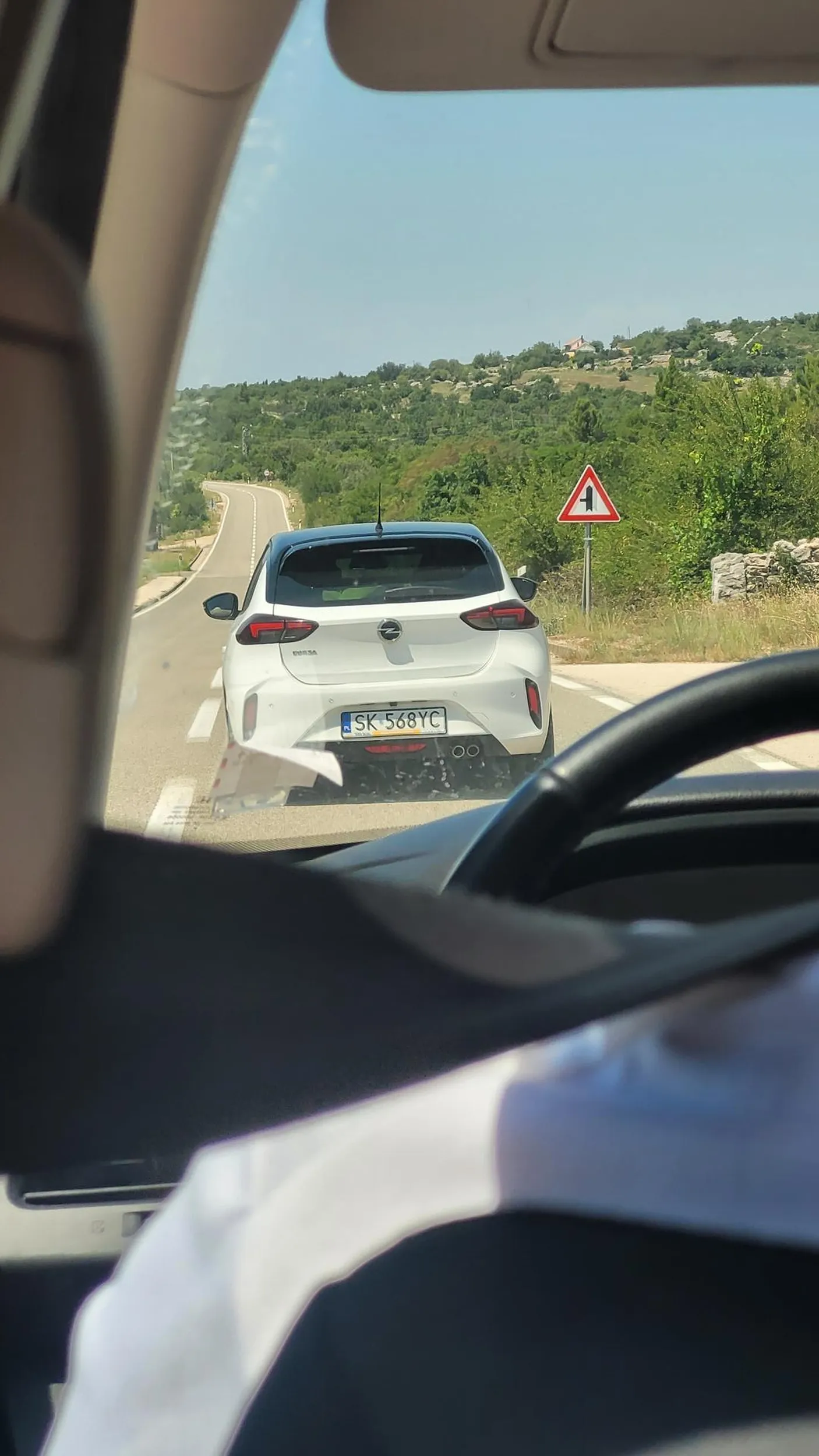 Jedziesz jak ciota, mistrz prostej a jak przychodzi zakręt to cegla na hamulec